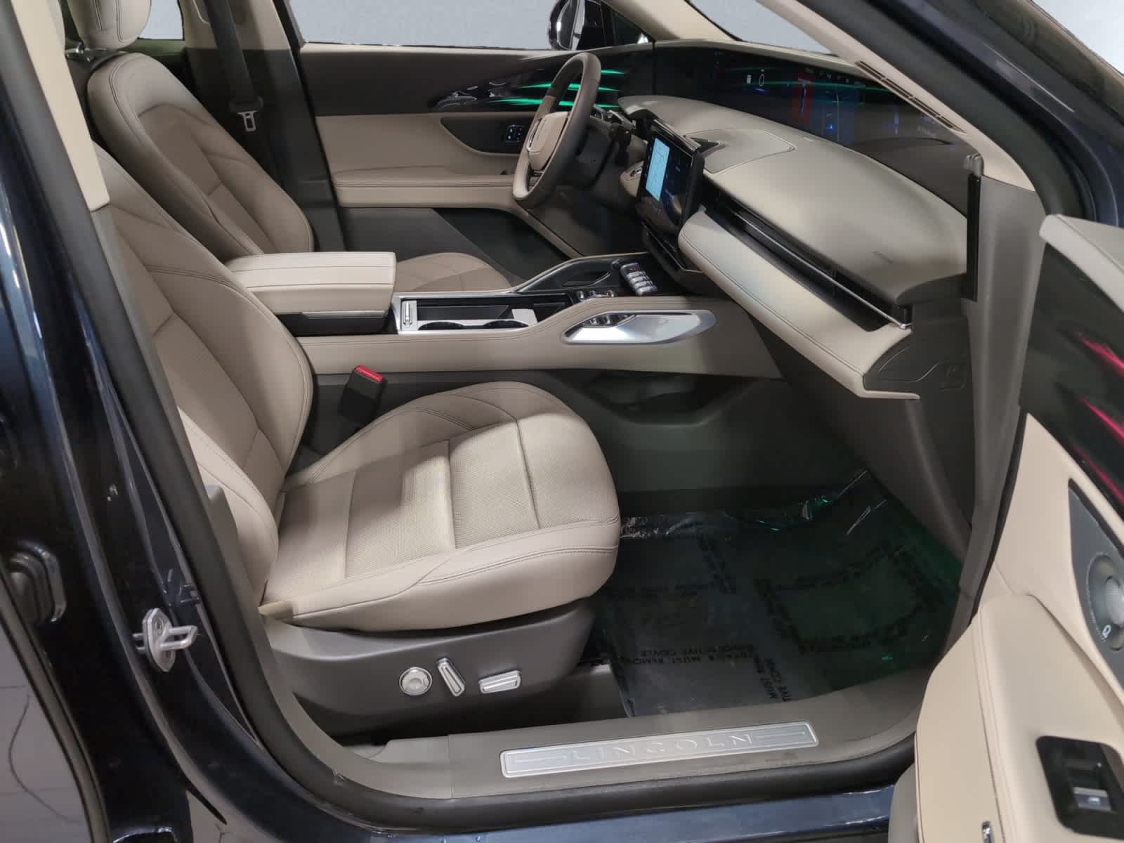 used 2024 Lincoln Nautilus car, priced at $50,998