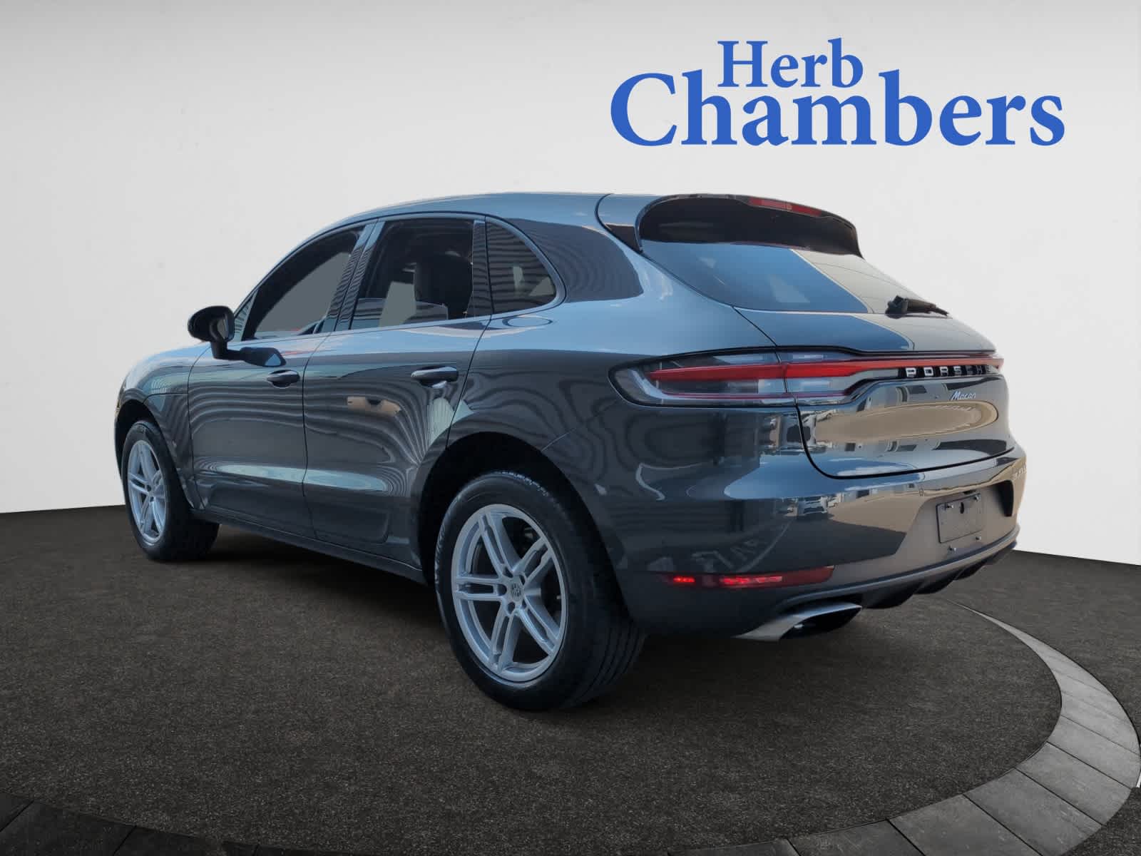 2021 Porsche Macan Base photo 3