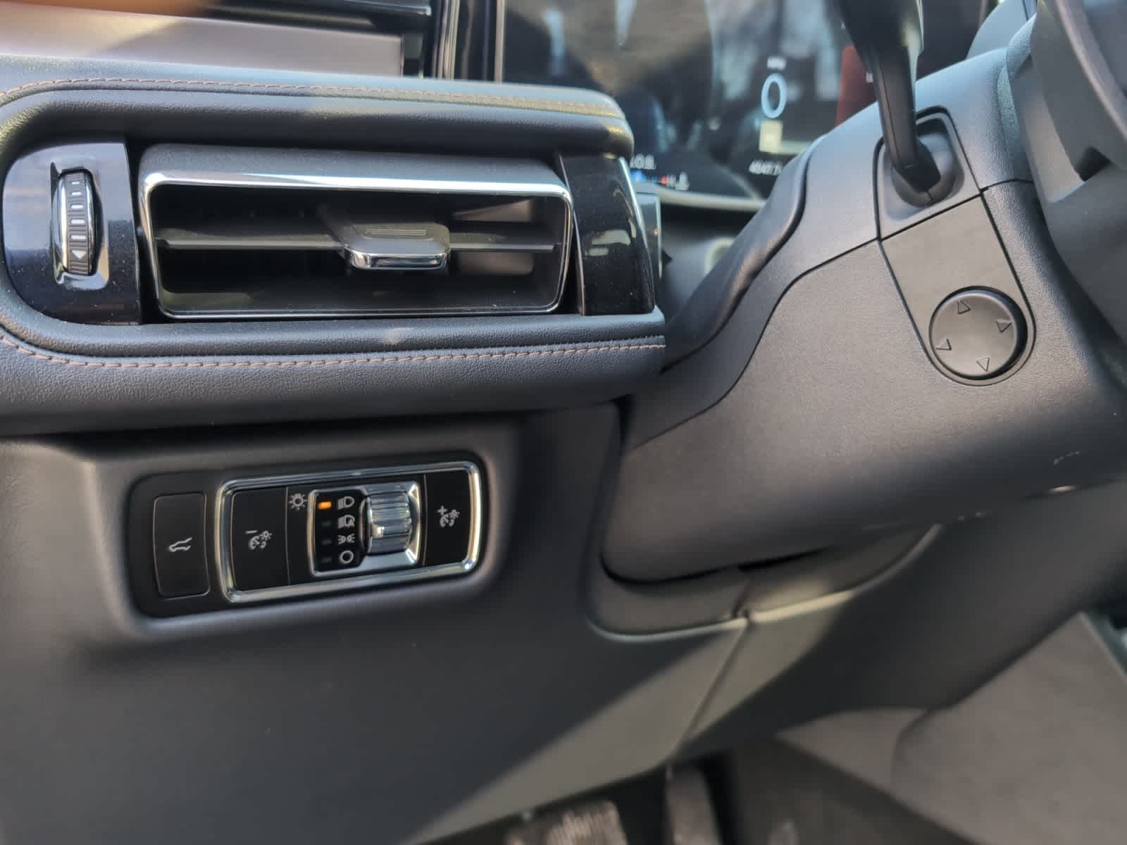 used 2025 Lincoln Aviator car, priced at $64,798