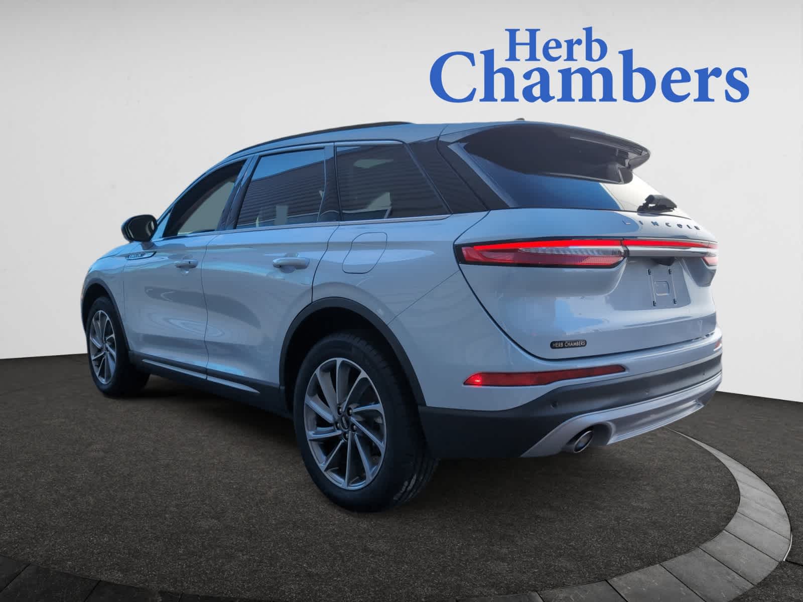 2025 Lincoln Corsair Premiere photo 3