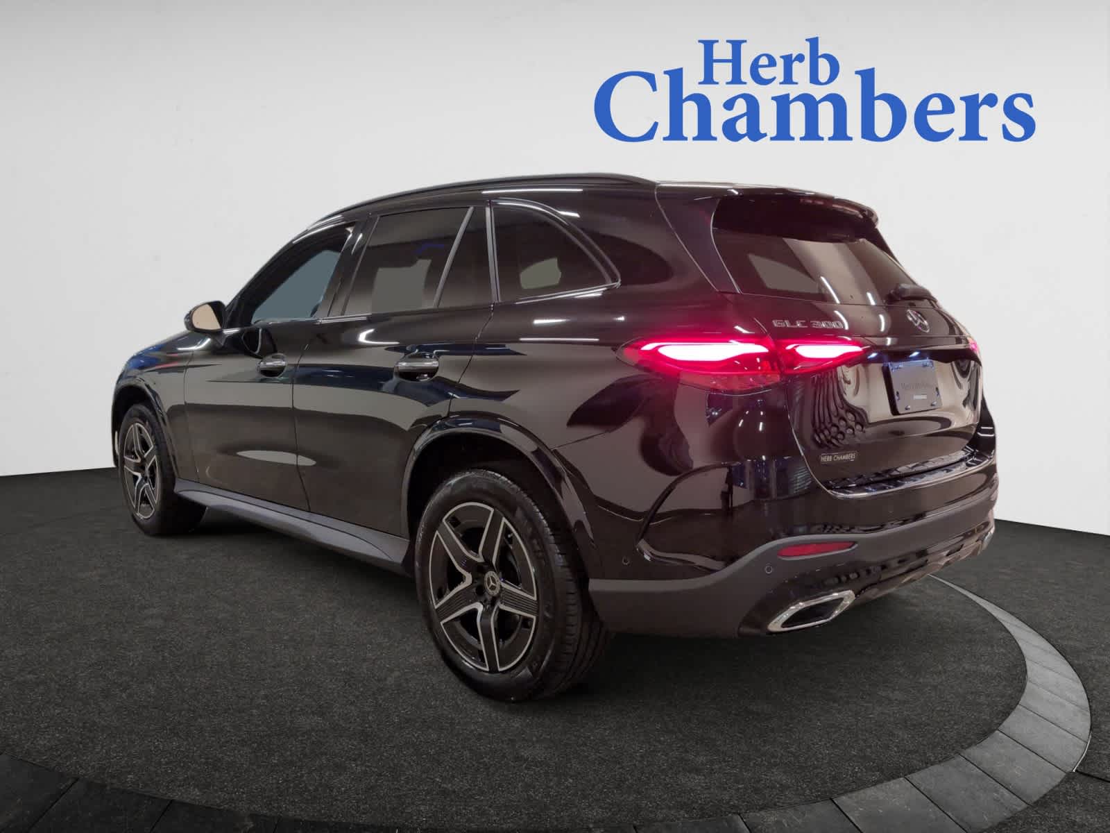 2024 Mercedes Benz GLC 300 photo 2