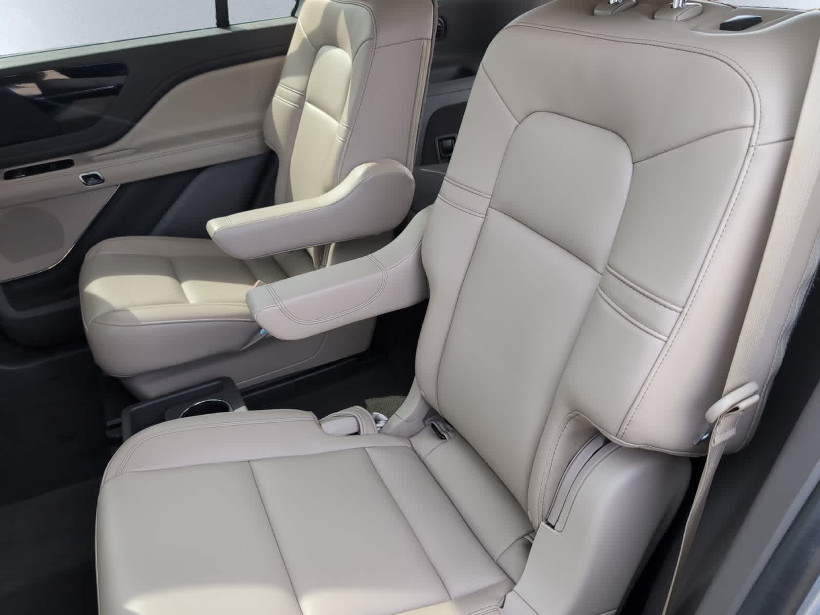 used 2023 Lincoln Aviator car, priced at $33,998