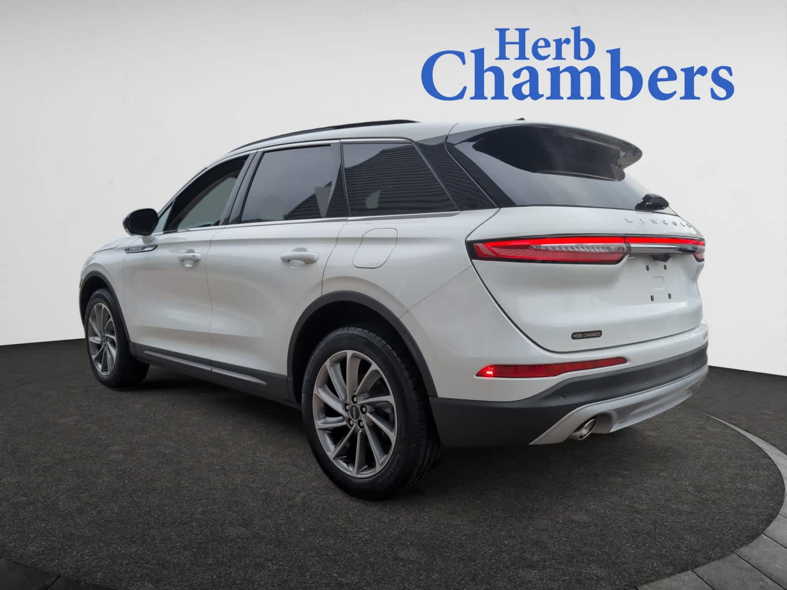 2025 Lincoln Corsair Premiere photo 3