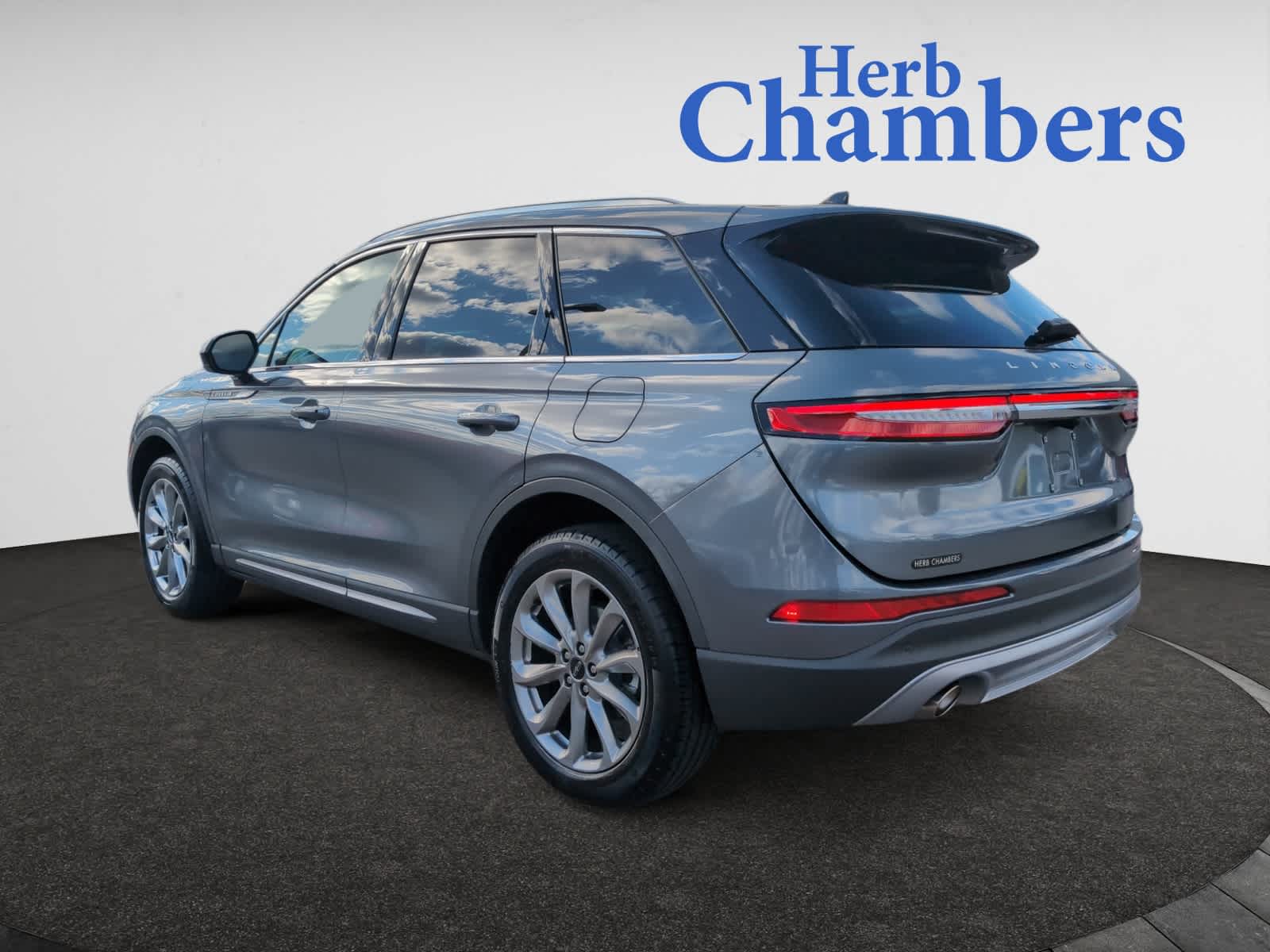 2022 Lincoln Corsair Standard photo 3