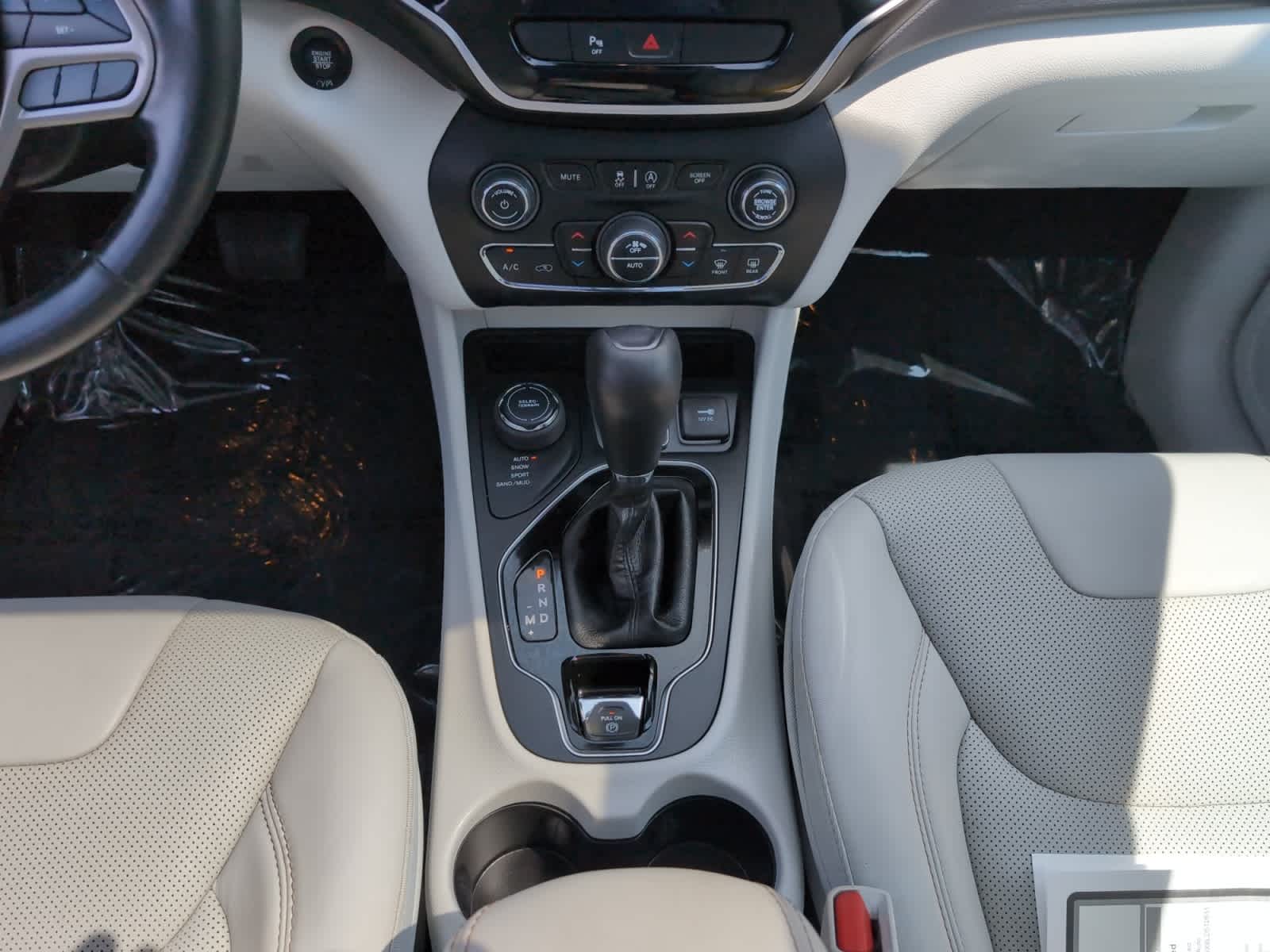 used 2020 Jeep Cherokee car, priced at $17,298