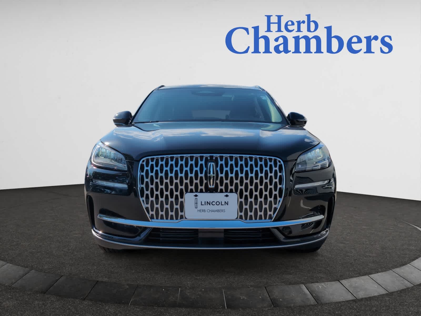 2025 Lincoln Corsair Premiere photo 2