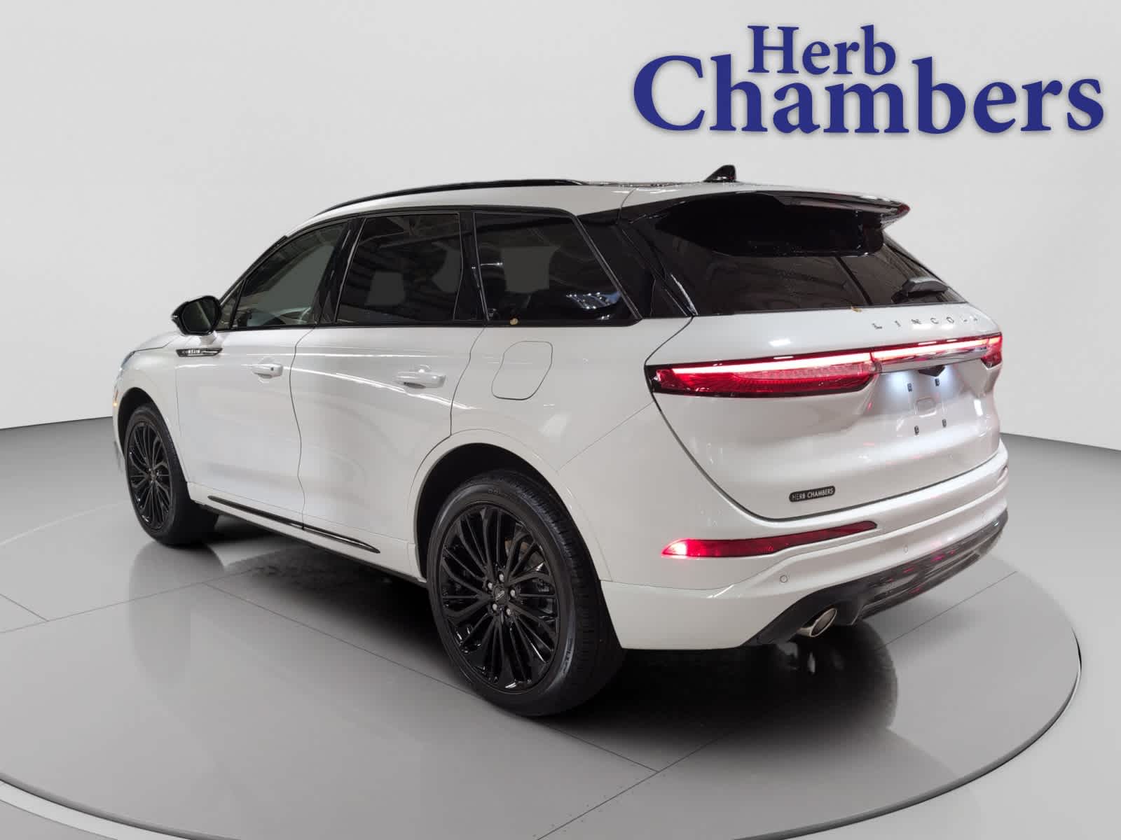 2025 Lincoln Corsair Premiere photo 3