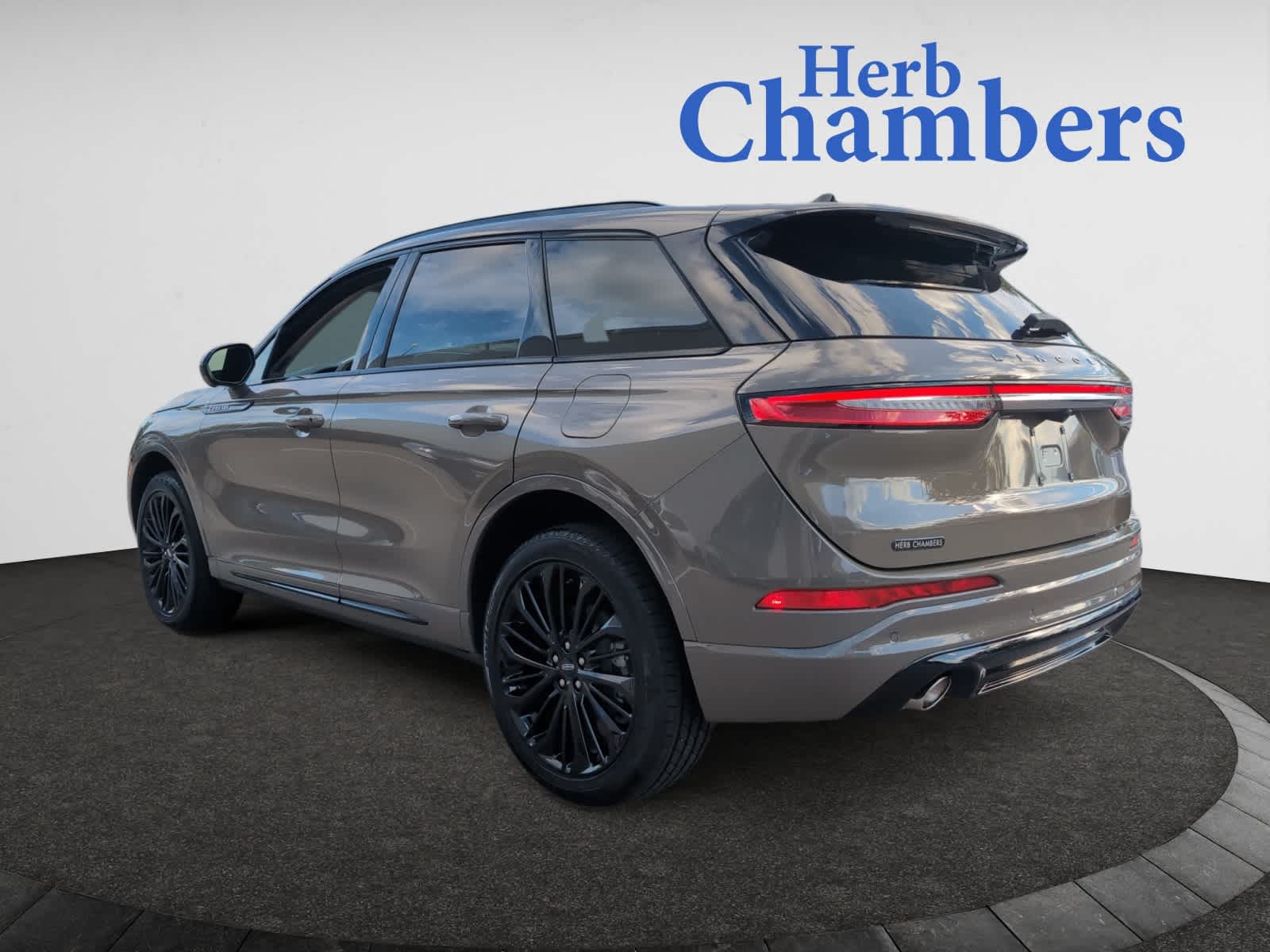 2025 Lincoln Corsair Premiere photo 3