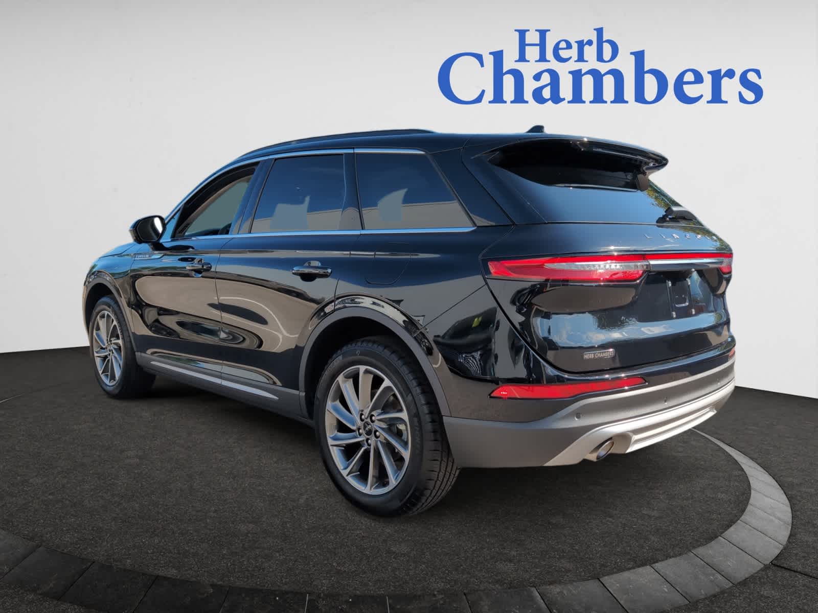 2025 Lincoln Corsair Premiere photo 3