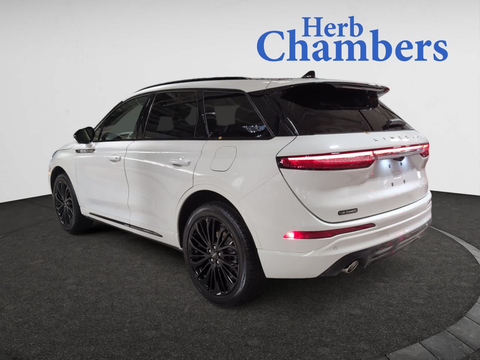 2025 Lincoln Corsair Premiere photo 3