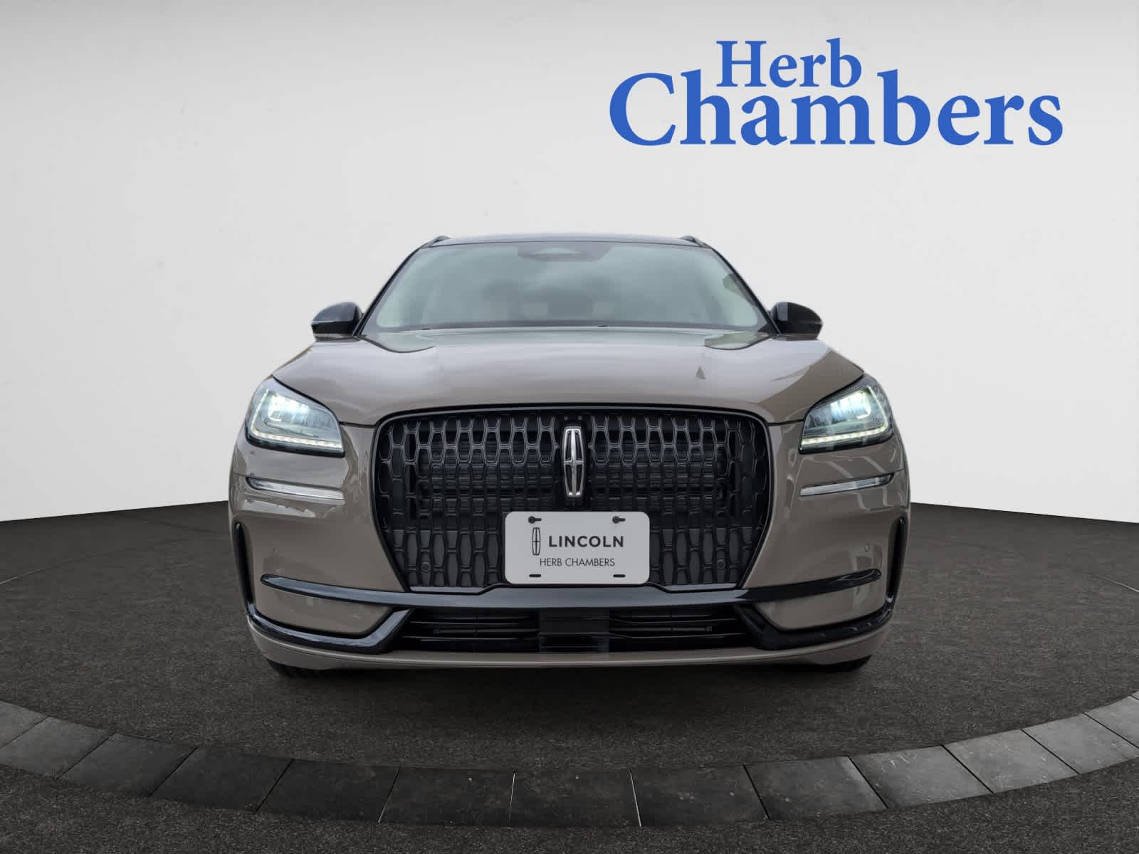 2025 Lincoln Corsair Premiere photo 2