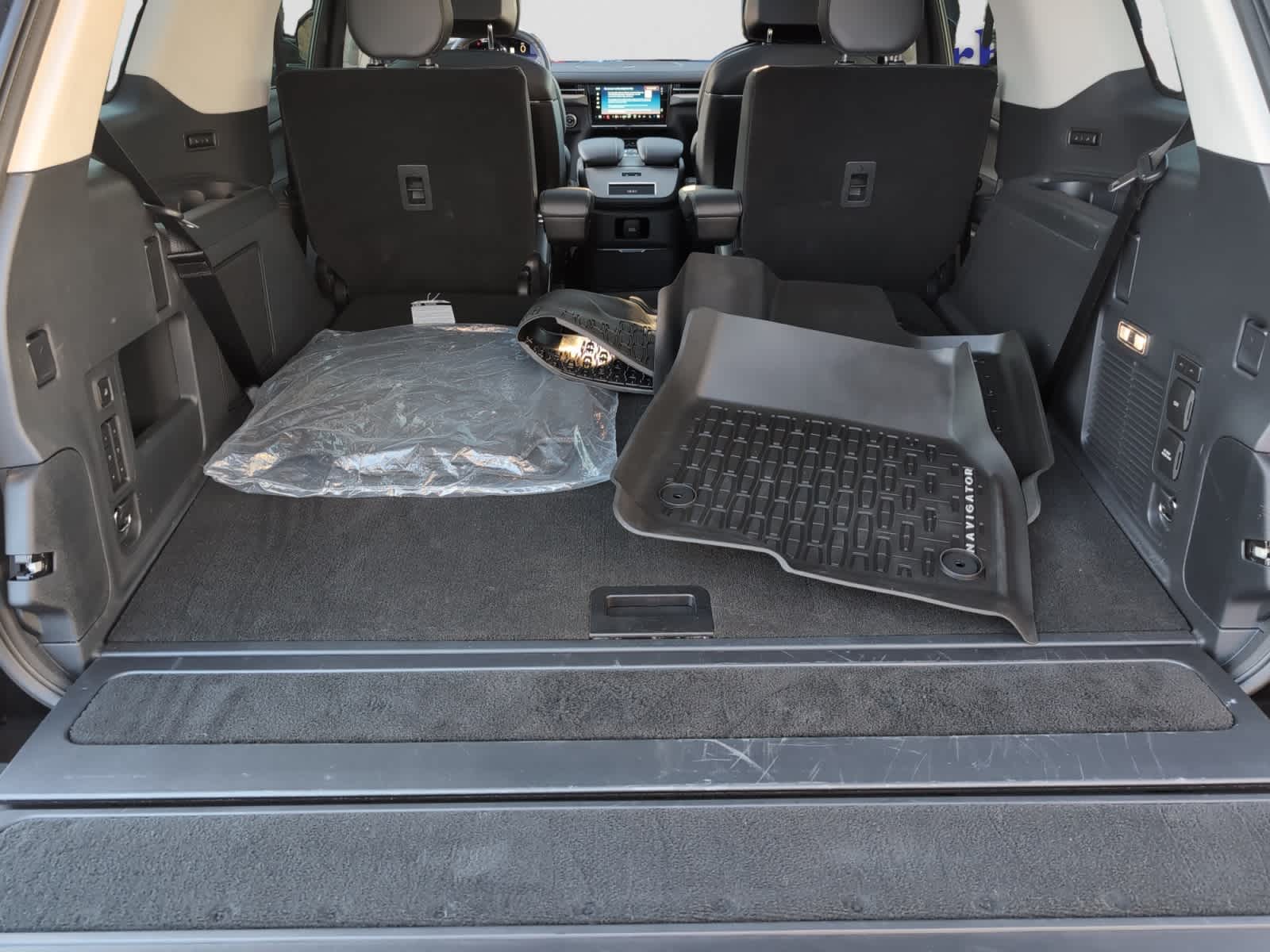 used 2025 Lincoln Navigator car, priced at $101,998