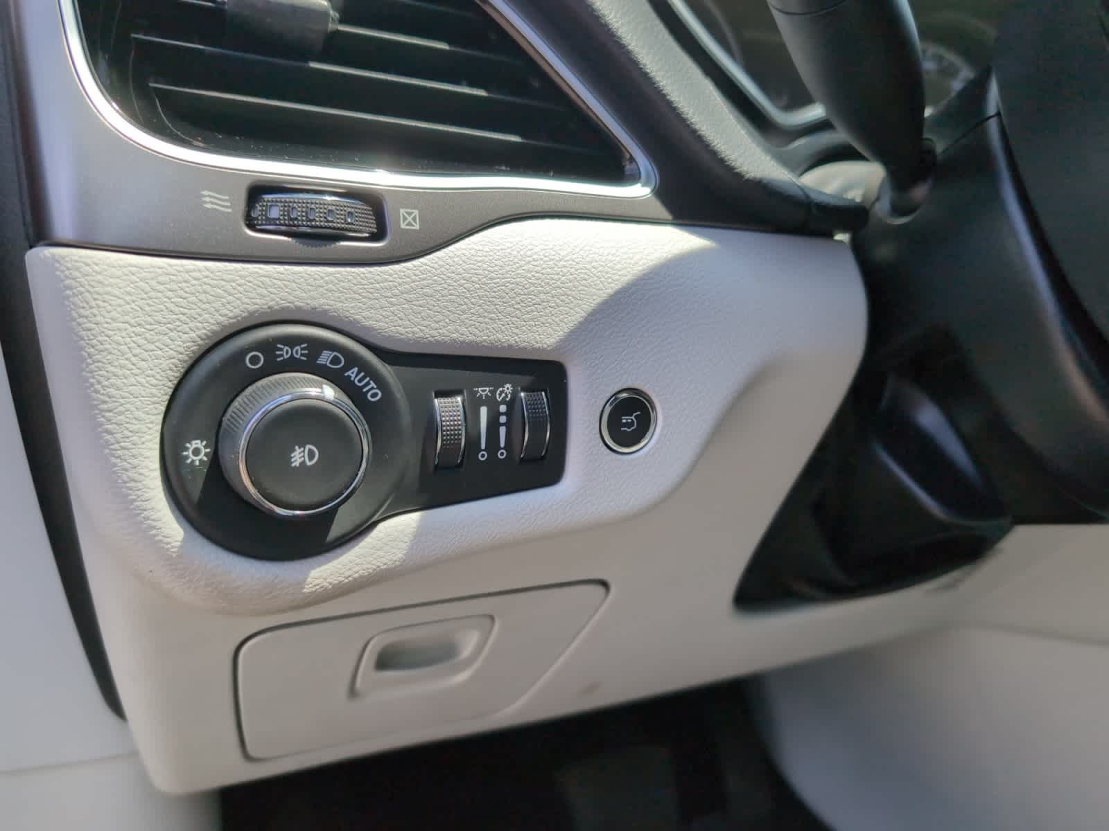 used 2020 Jeep Cherokee car, priced at $17,298