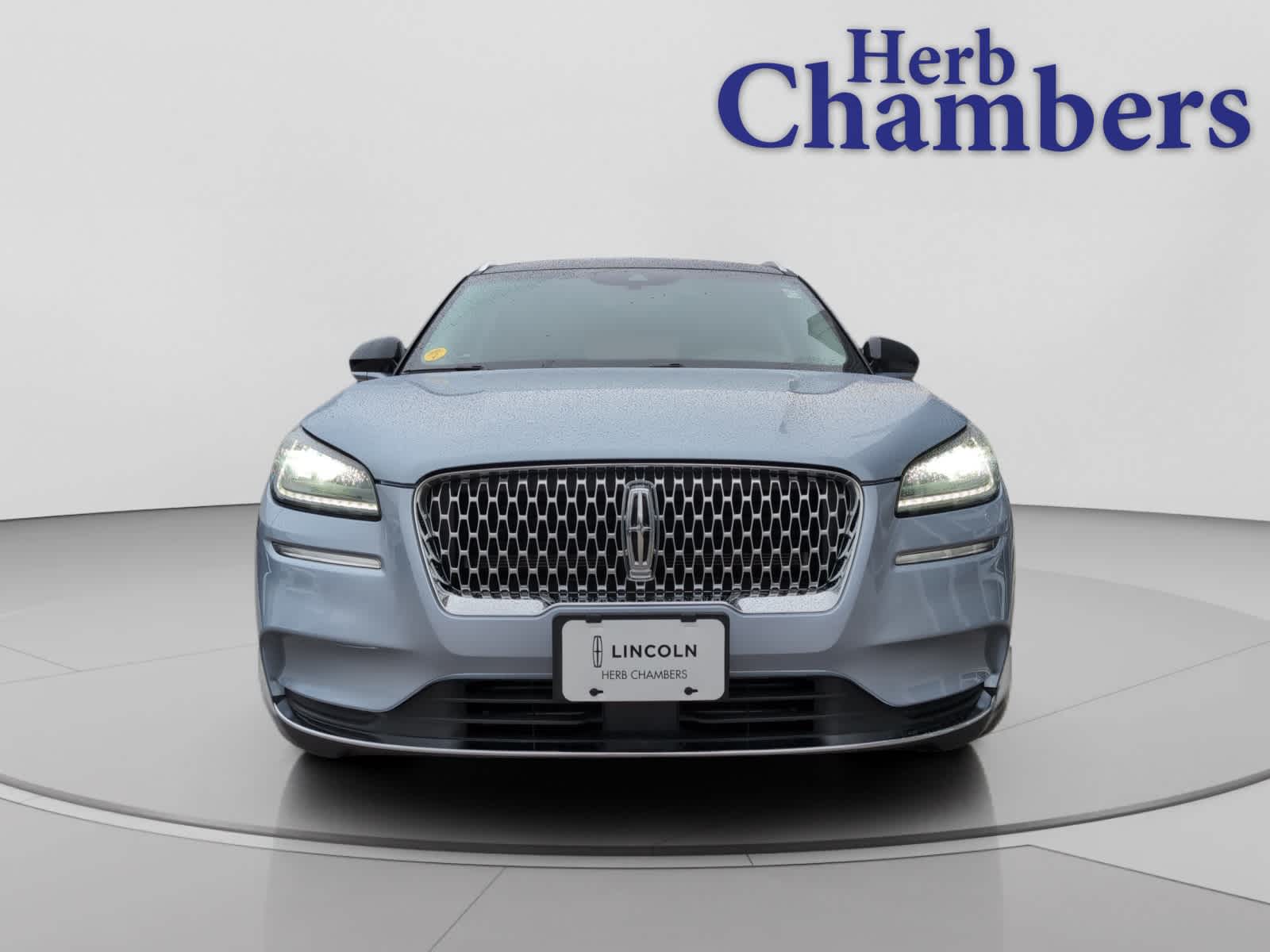 2022 Lincoln Corsair Standard photo 2