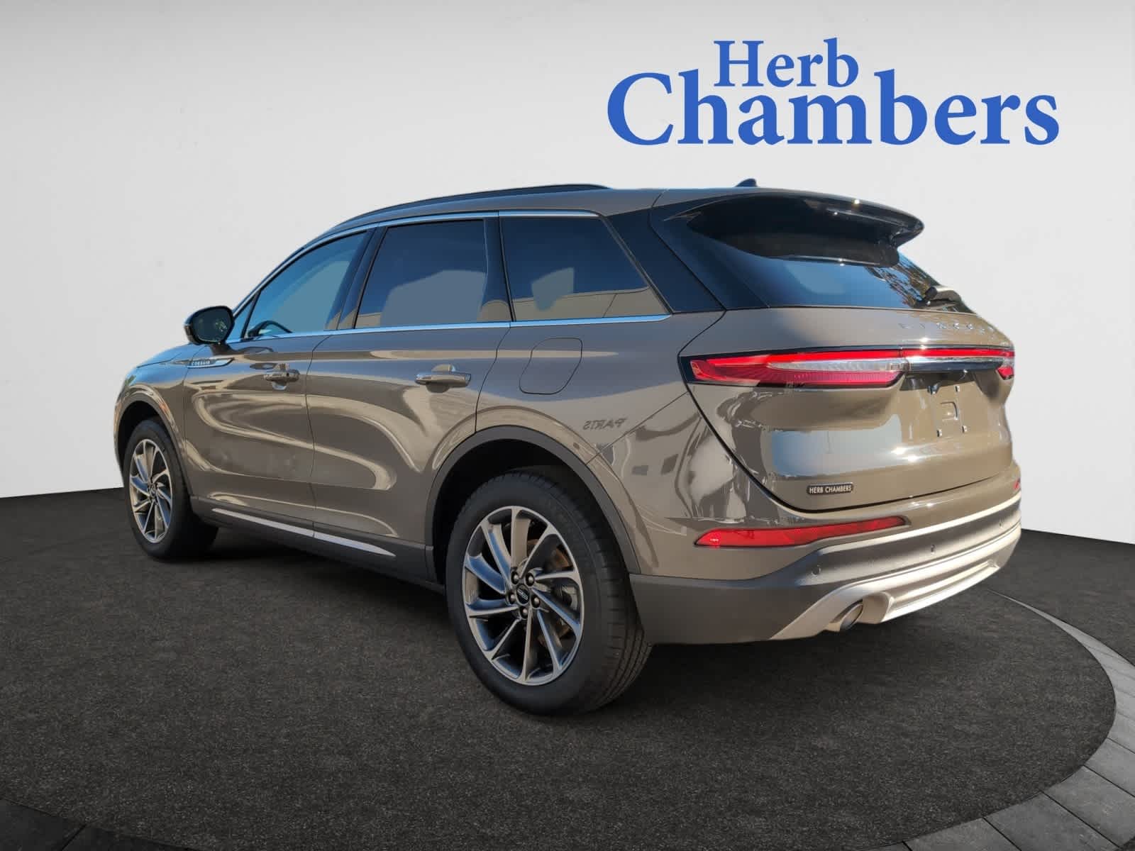 2025 Lincoln Corsair Premiere photo 3