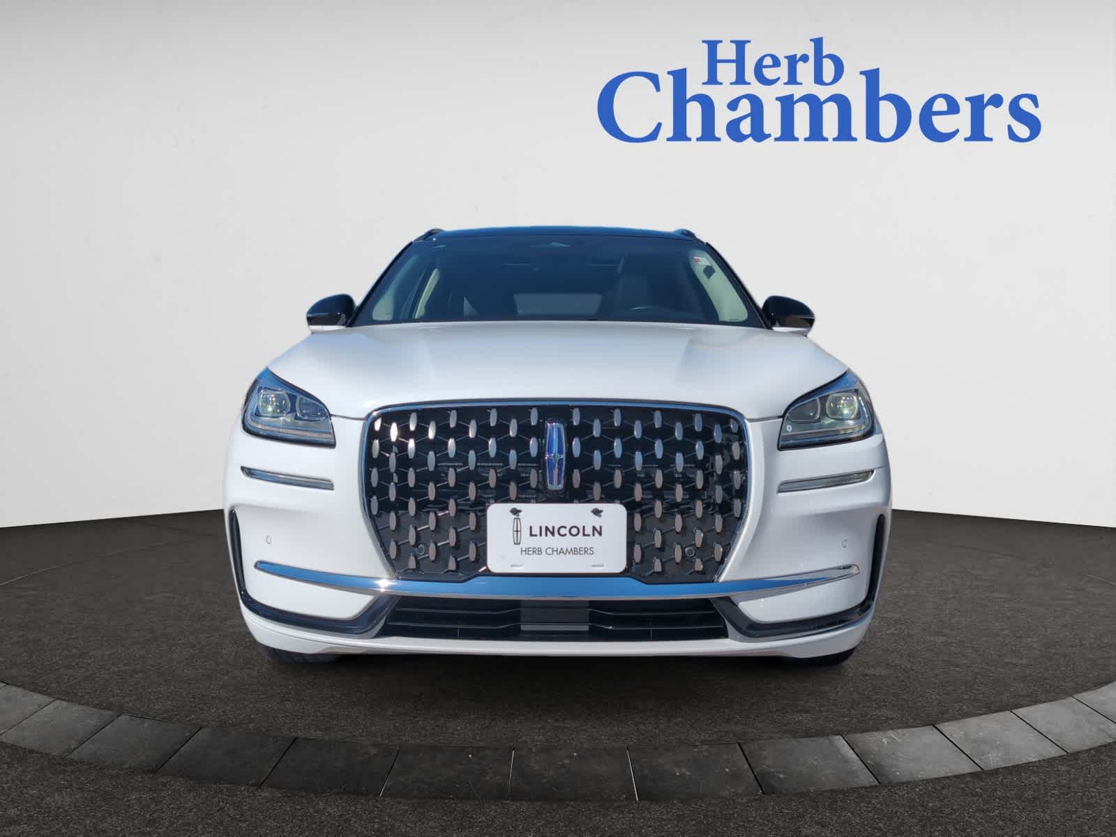 2025 Lincoln Corsair Grand Touring photo 2