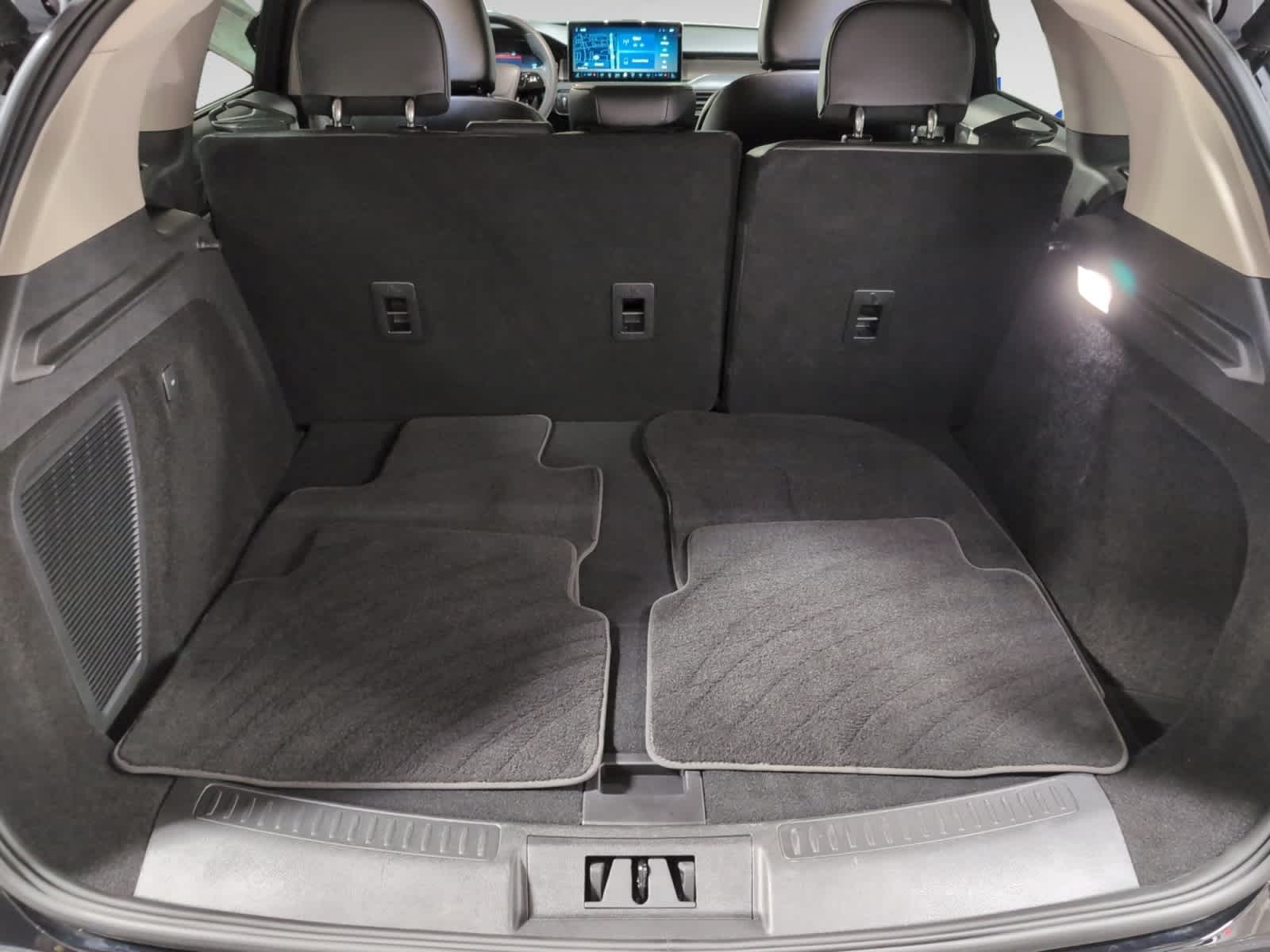 2025 Lincoln Corsair Premiere photo 3