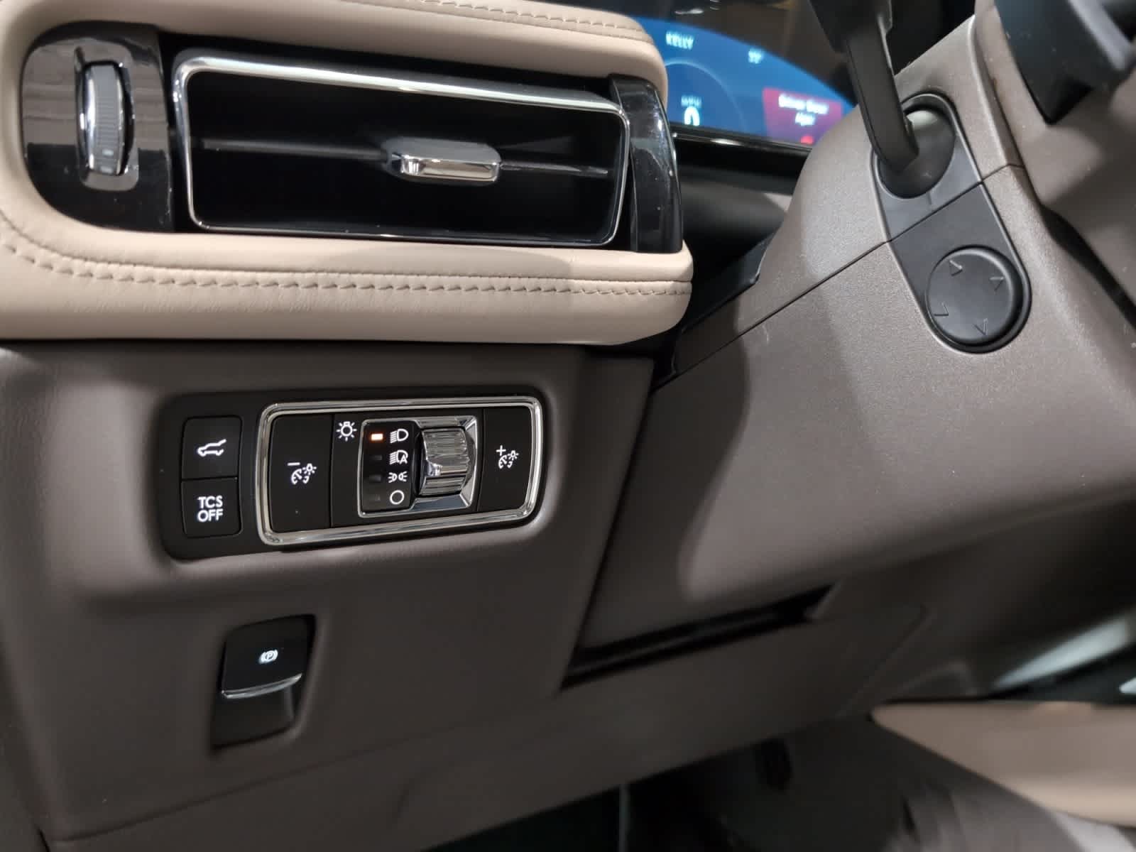 used 2023 Lincoln Nautilus car, priced at $30,998