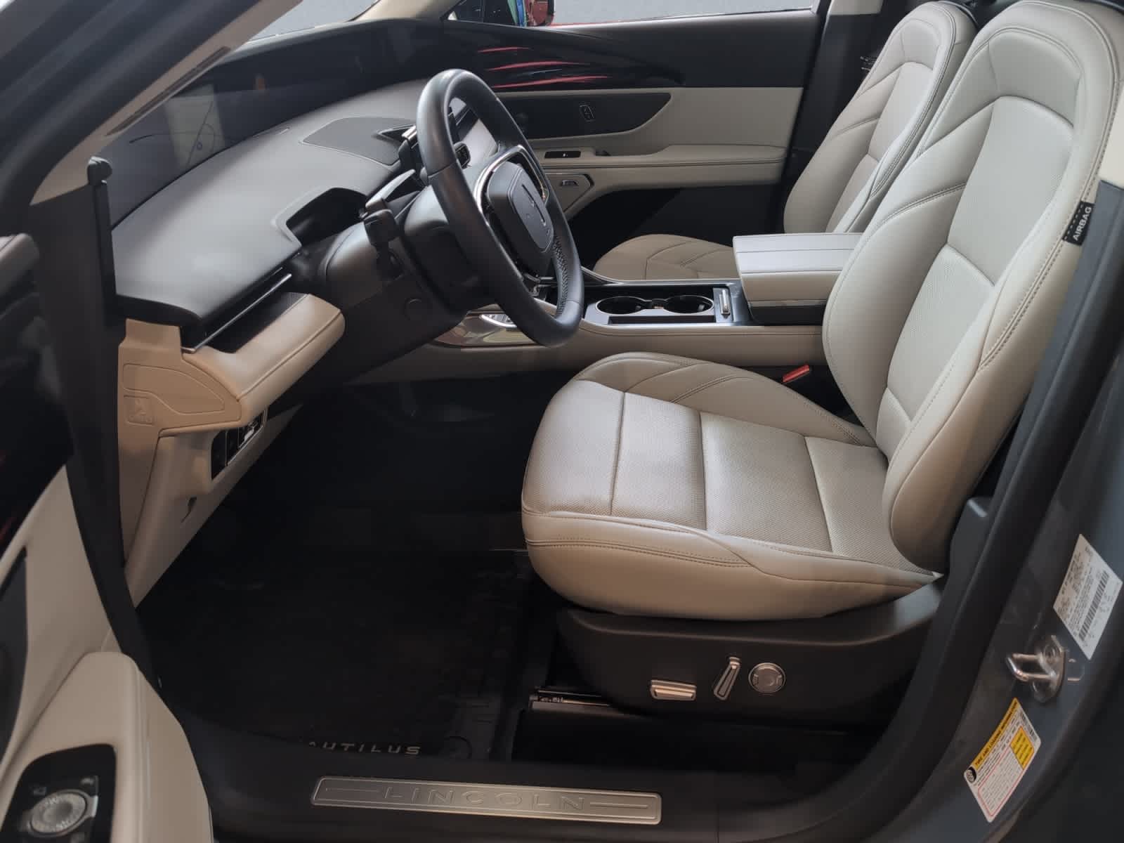 used 2026 Lincoln Nautilus car, priced at $61,398