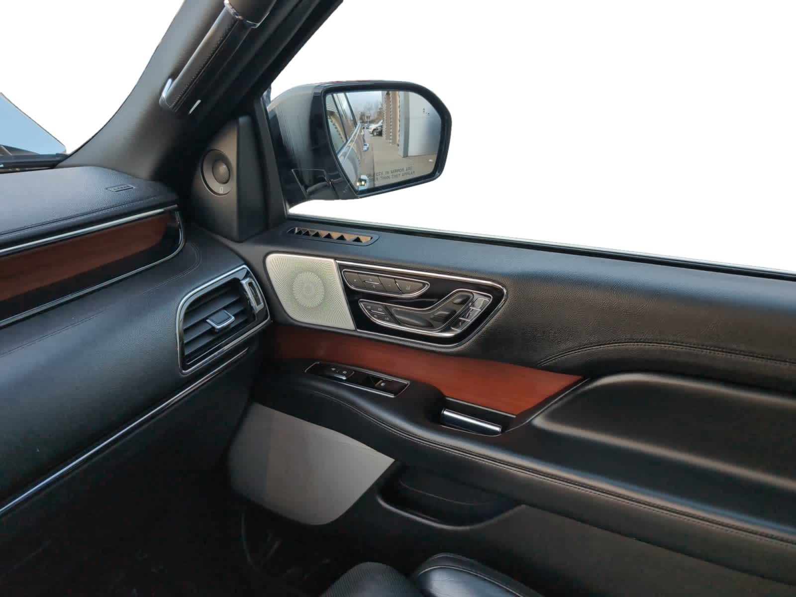 used 2021 Lincoln Navigator car, priced at $45,998