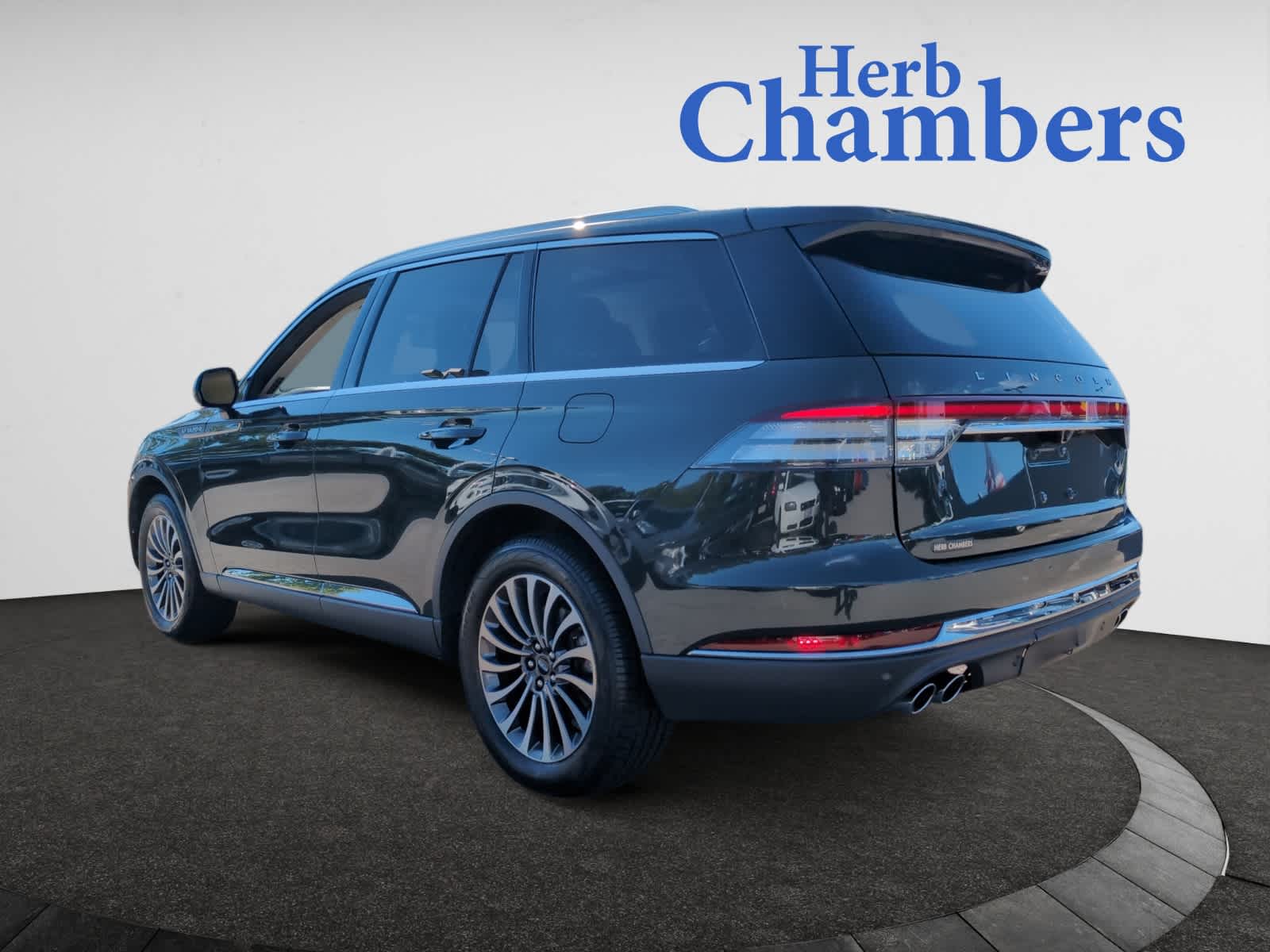 2022 Lincoln Aviator Standard photo 3