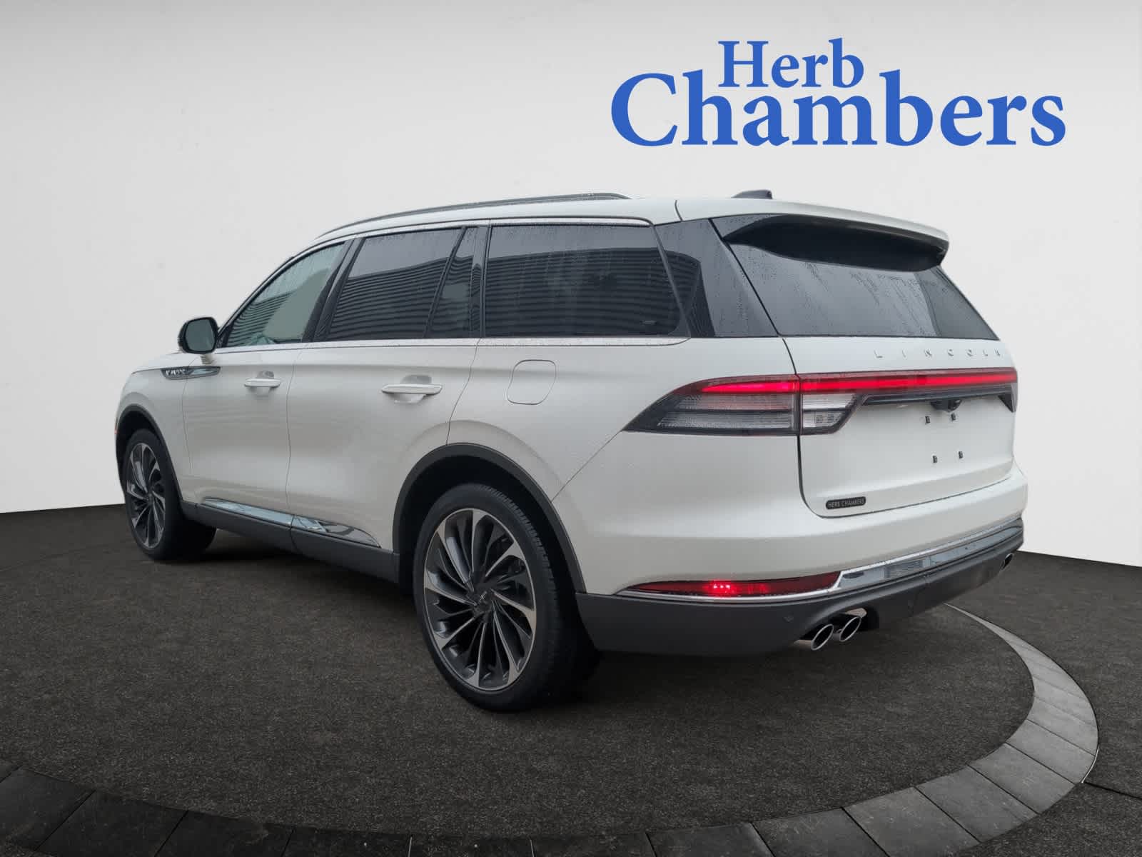 2025 Lincoln Aviator Reserve photo 3