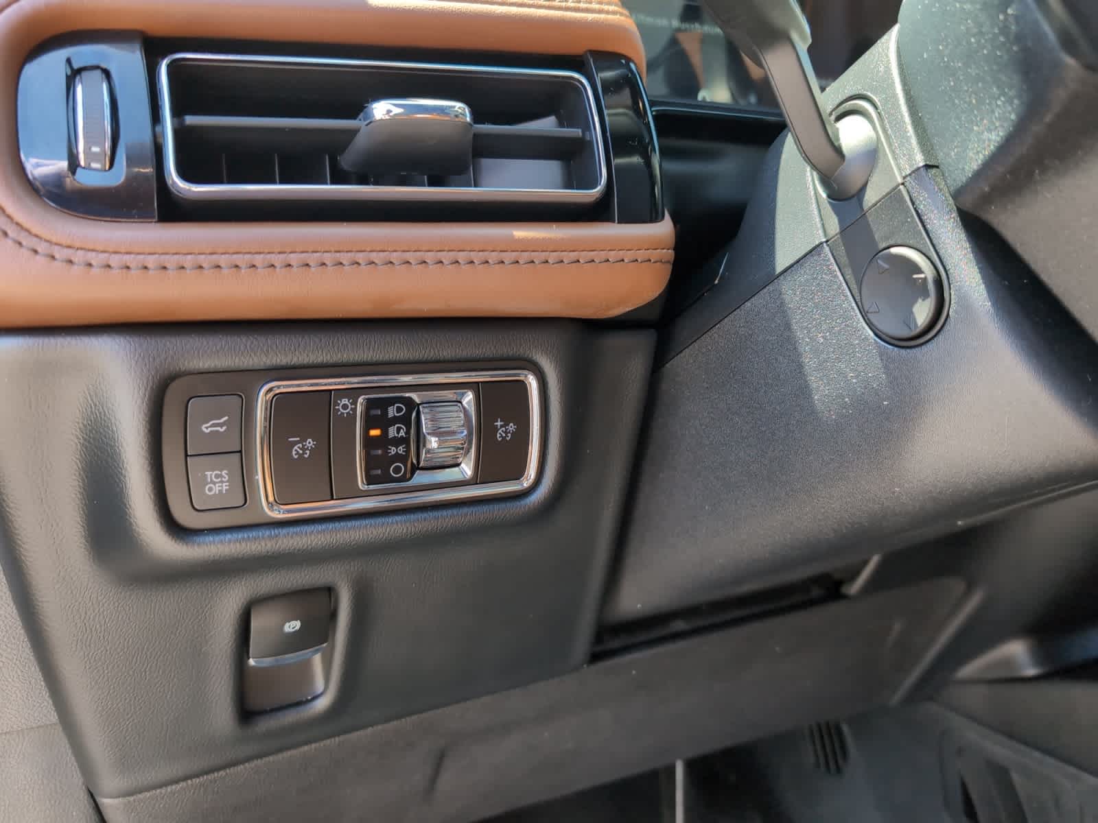 used 2023 Lincoln Nautilus car, priced at $35,998