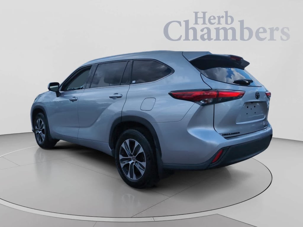 Used 2022 Toyota Highlander XLE SUV