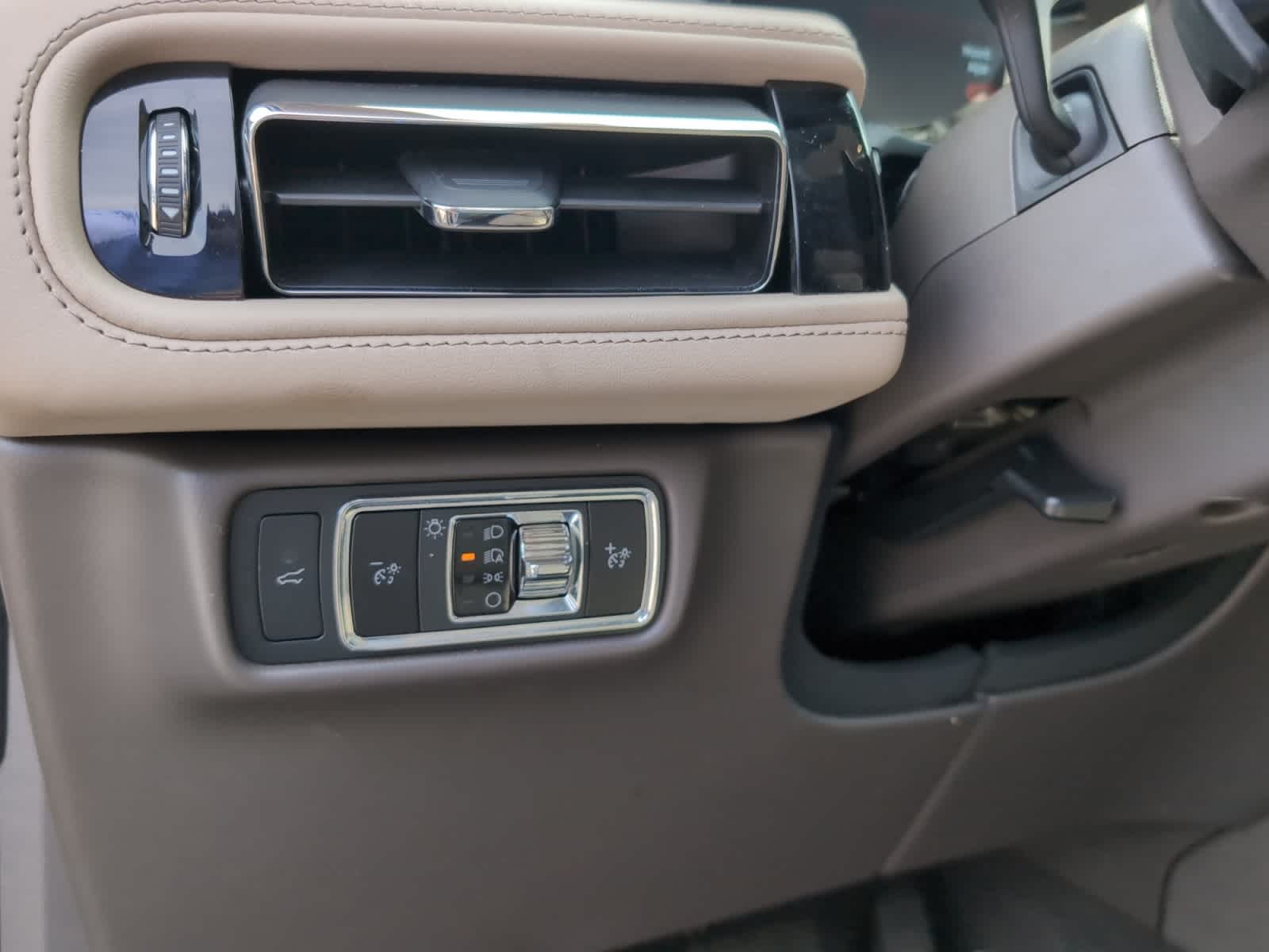 used 2023 Lincoln Aviator car, priced at $33,998
