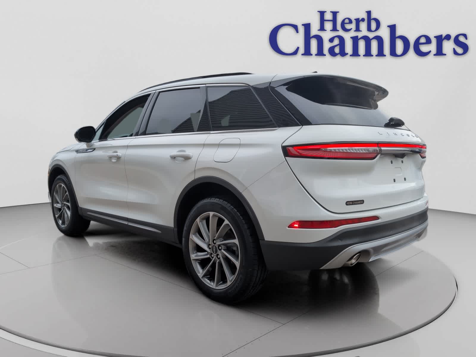 2025 Lincoln Corsair Premiere photo 3