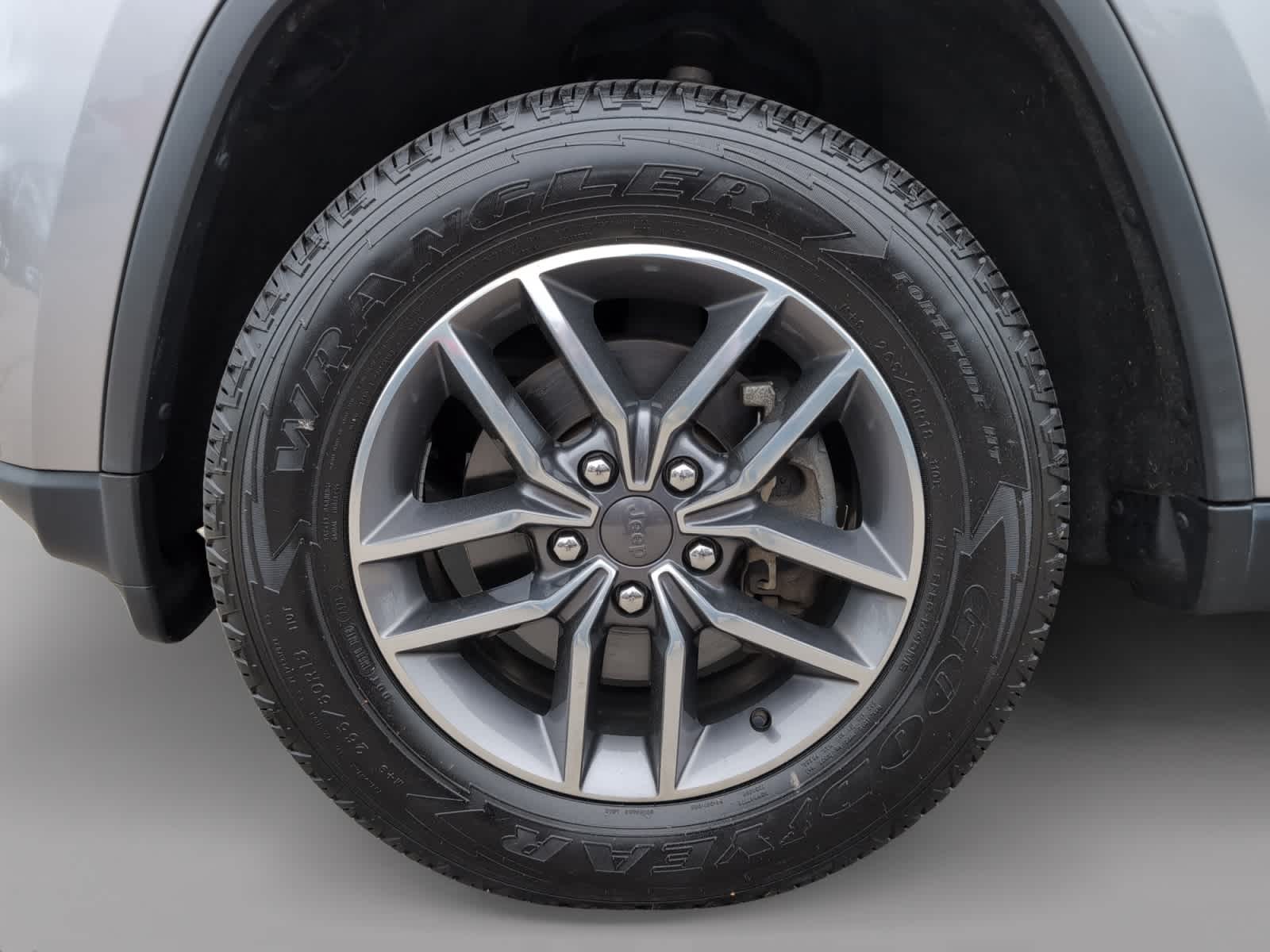 used 2020 Jeep Grand Cherokee car, priced at $21,398