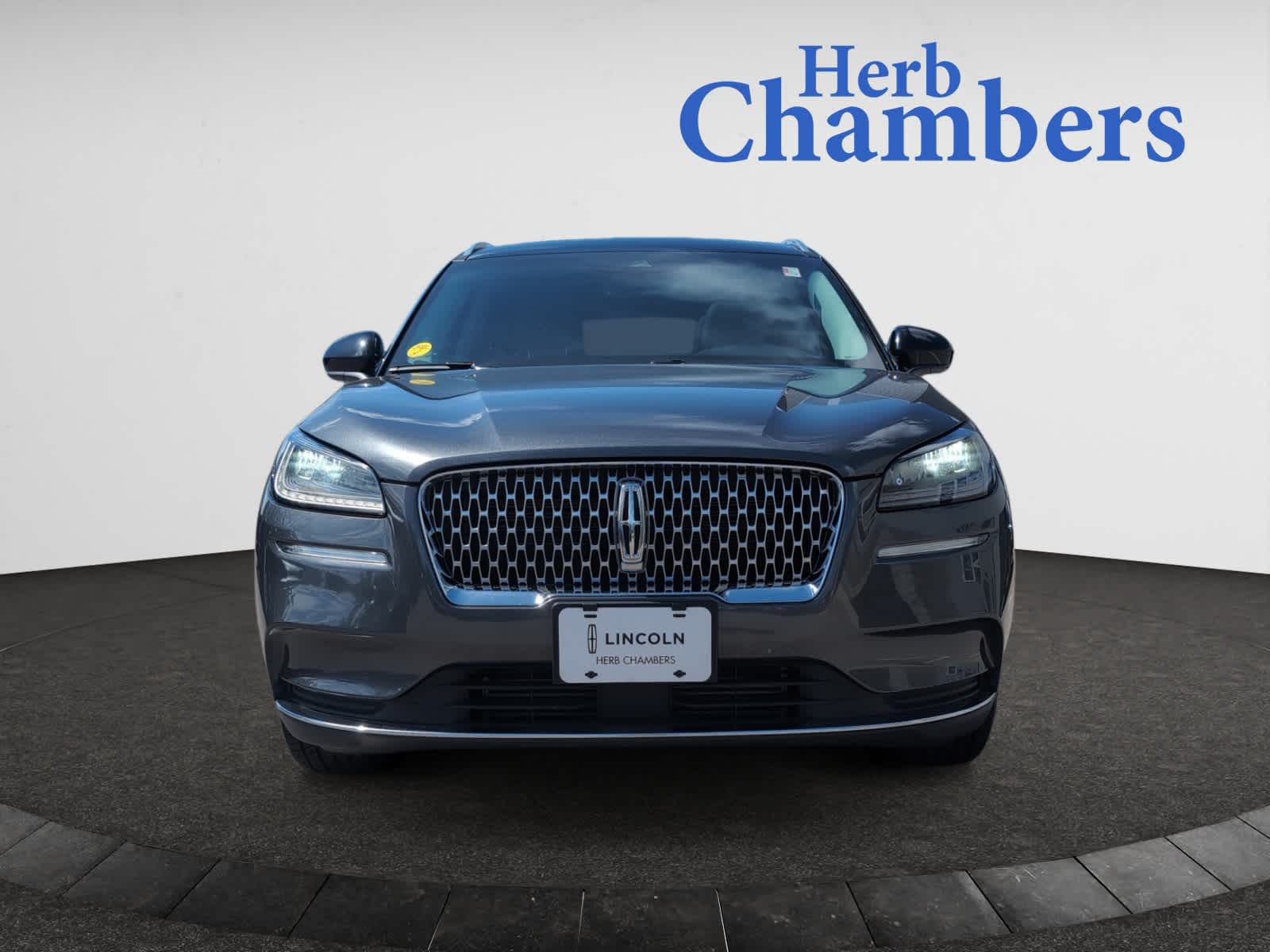 2020 Lincoln Corsair Standard photo 2