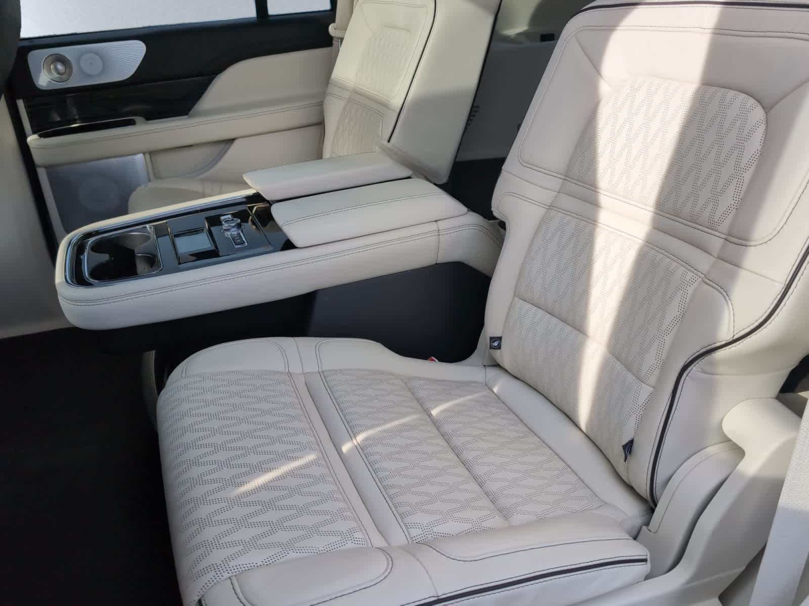 used 2021 Lincoln Navigator car, priced at $48,998