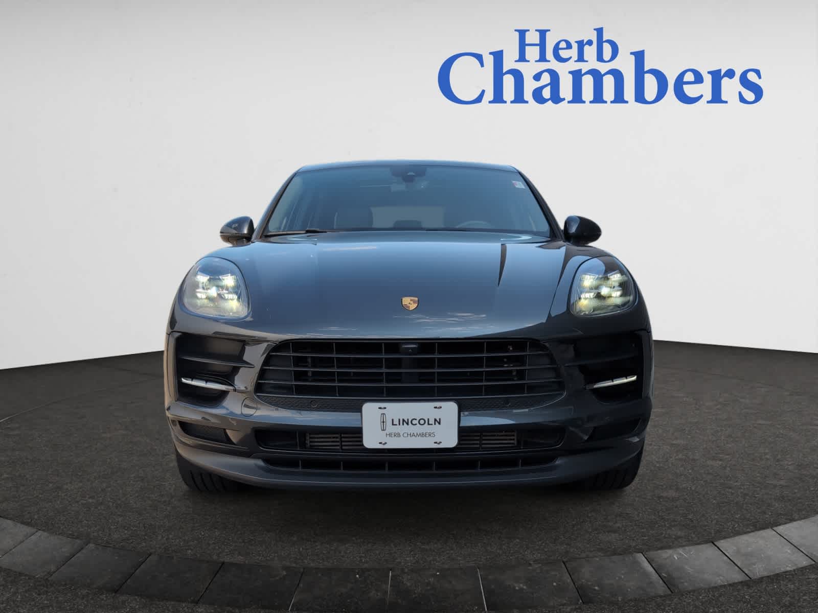 2021 Porsche Macan Base photo 2