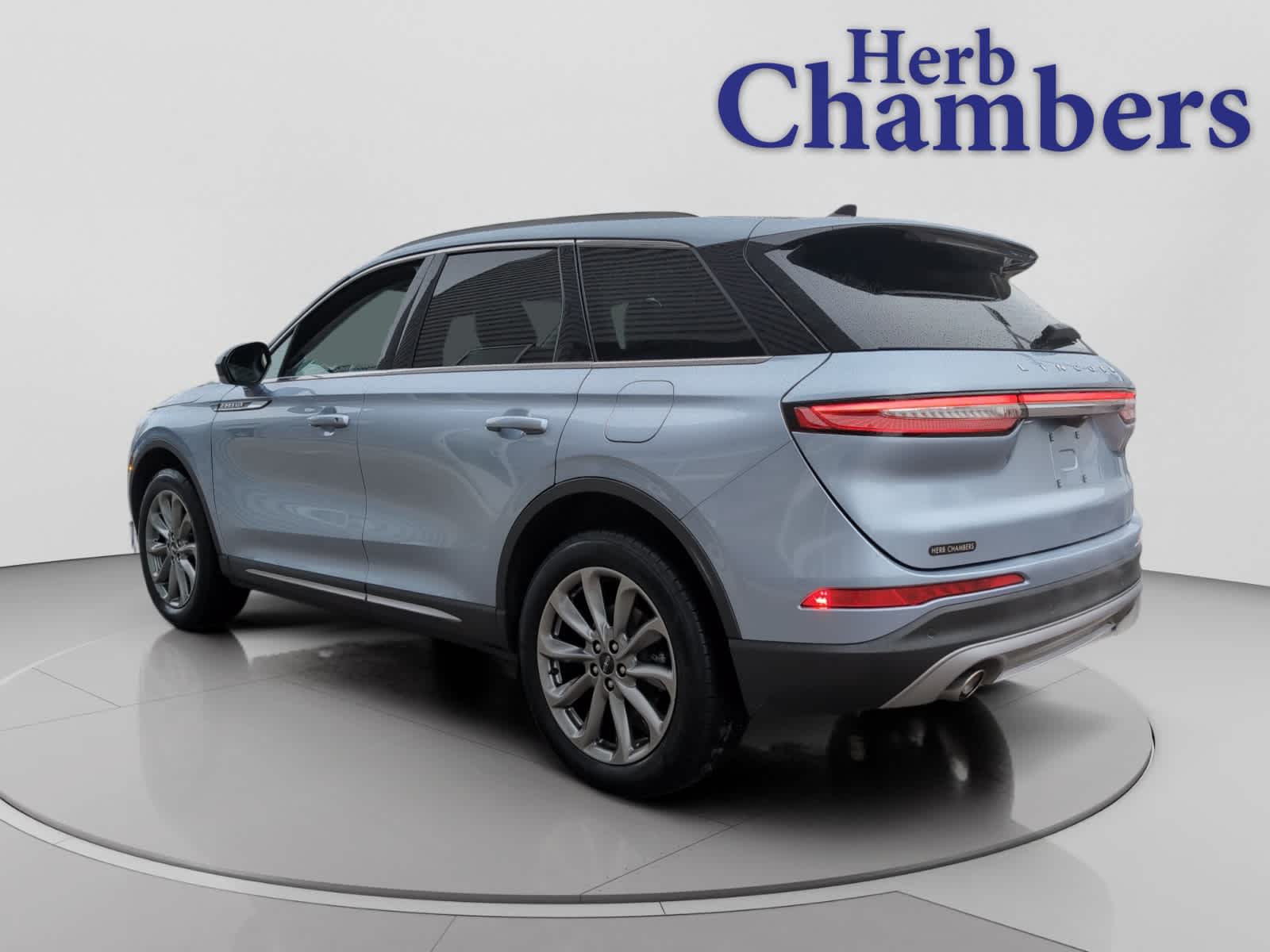 2022 Lincoln Corsair Standard photo 3