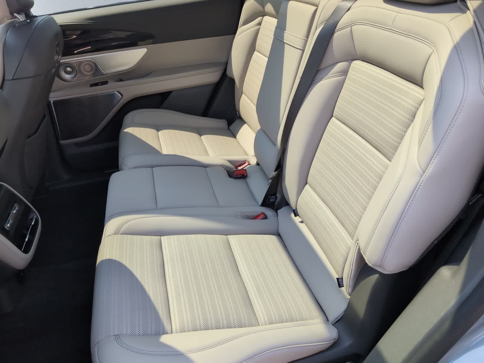 used 2025 Lincoln Nautilus car, priced at $57,298