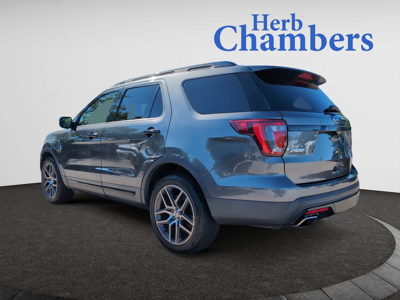 2017 Ford Explorer Sport photo 2