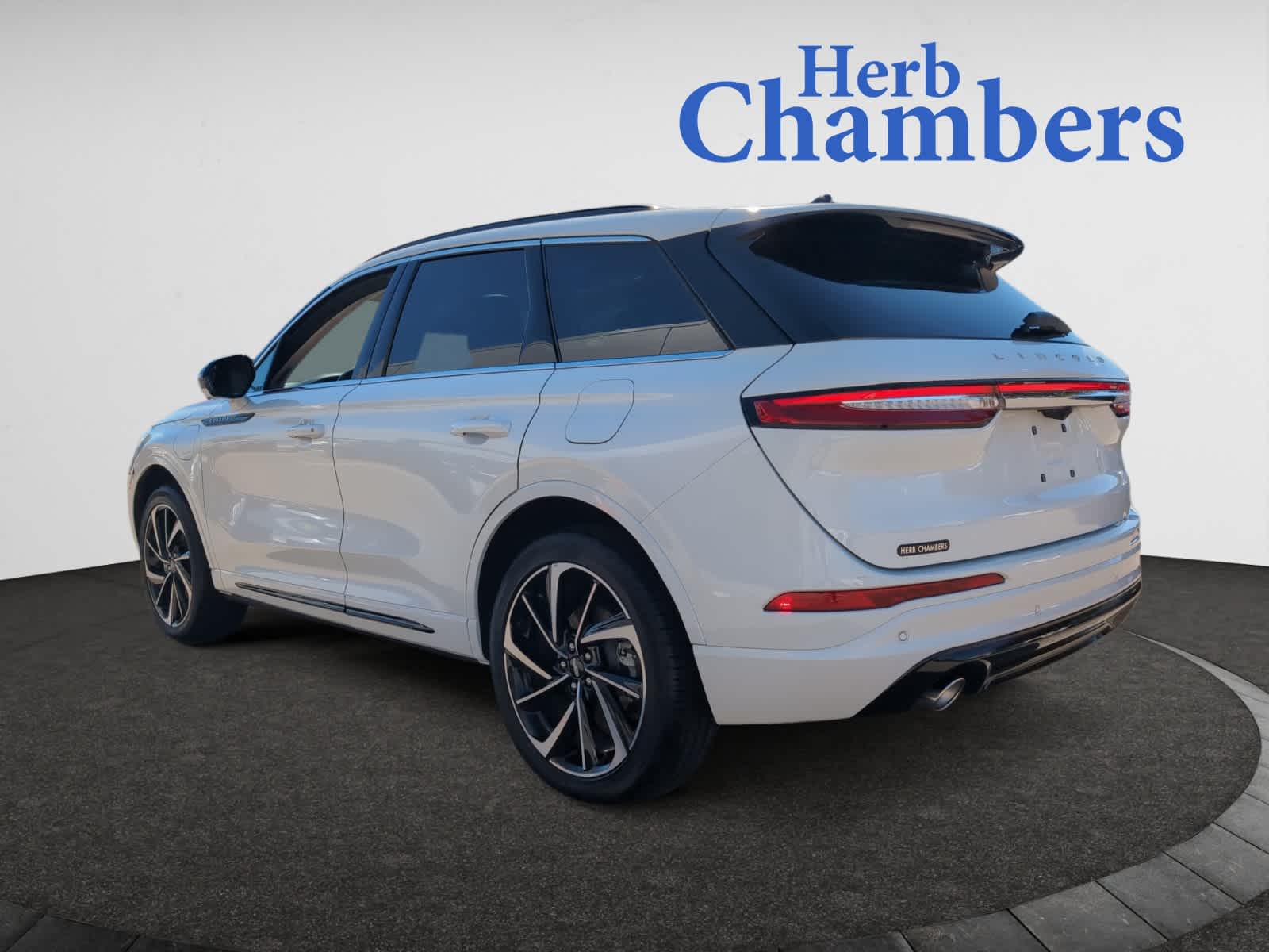 2025 Lincoln Corsair Grand Touring photo 3