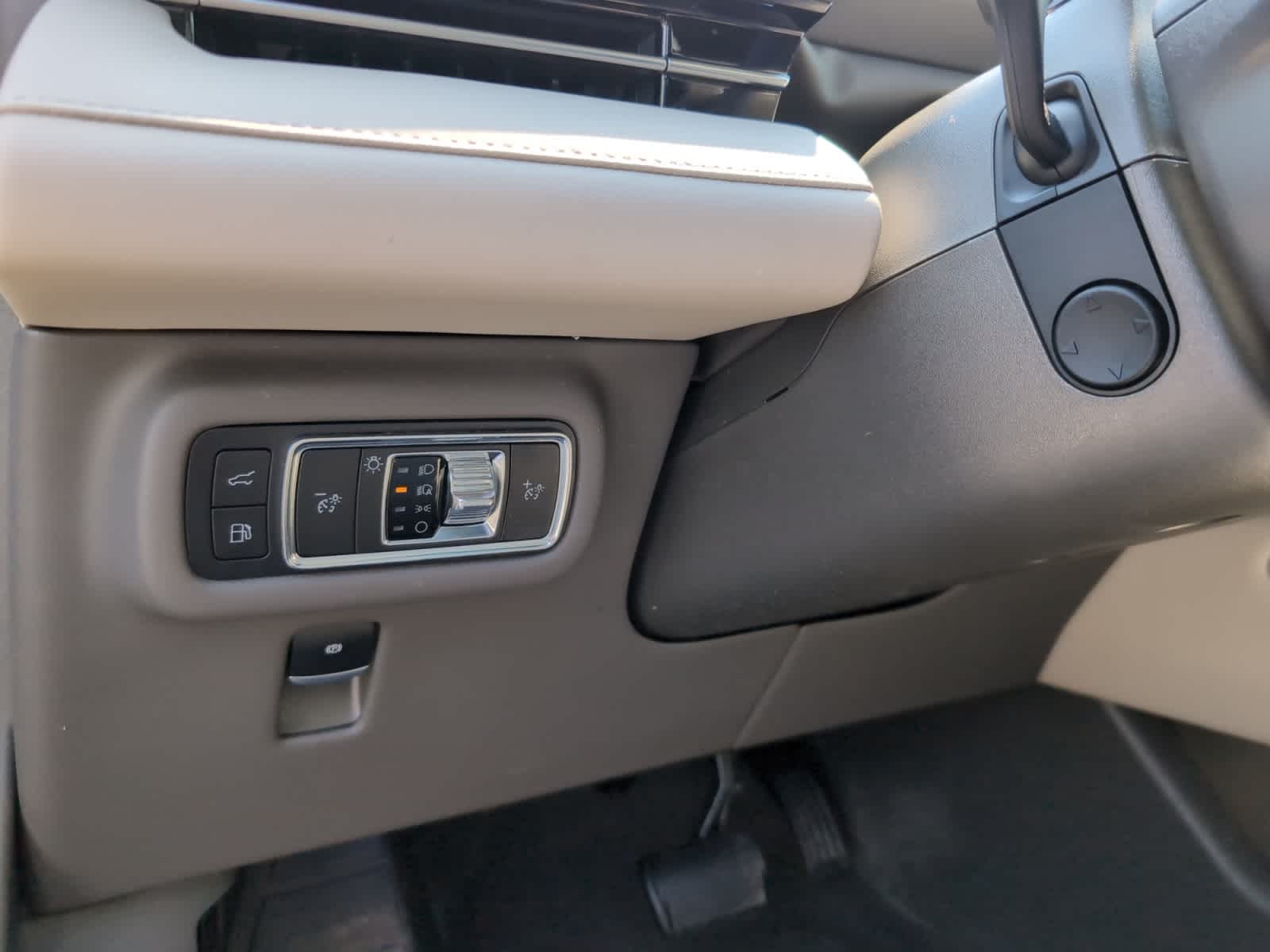 used 2025 Lincoln Nautilus car, priced at $57,298