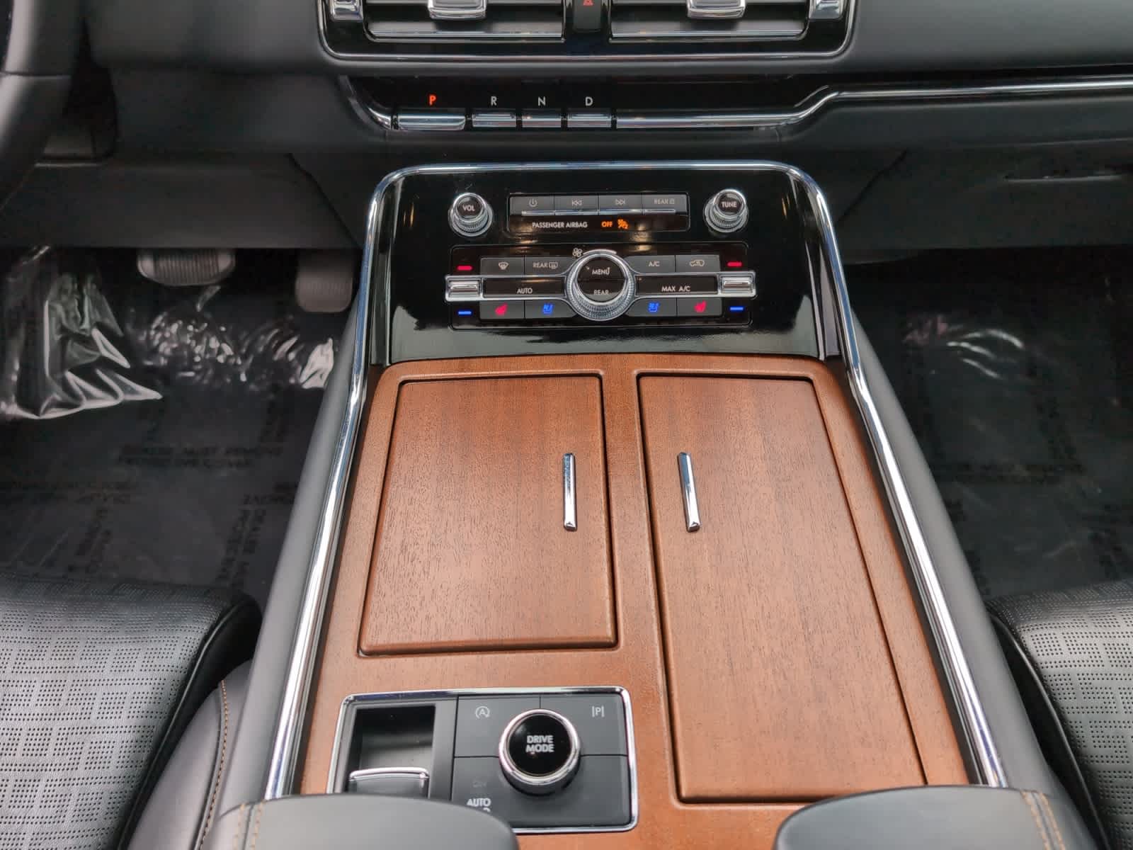used 2024 Lincoln Navigator L car, priced at $77,698