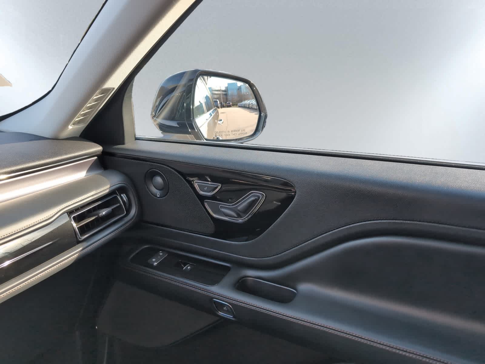 used 2025 Lincoln Aviator car, priced at $64,798