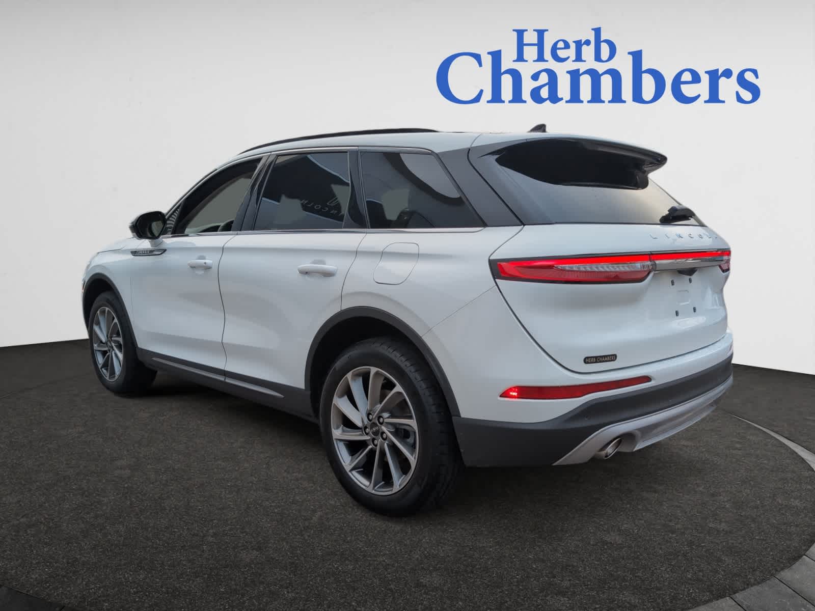 2025 Lincoln Corsair Premiere photo 3