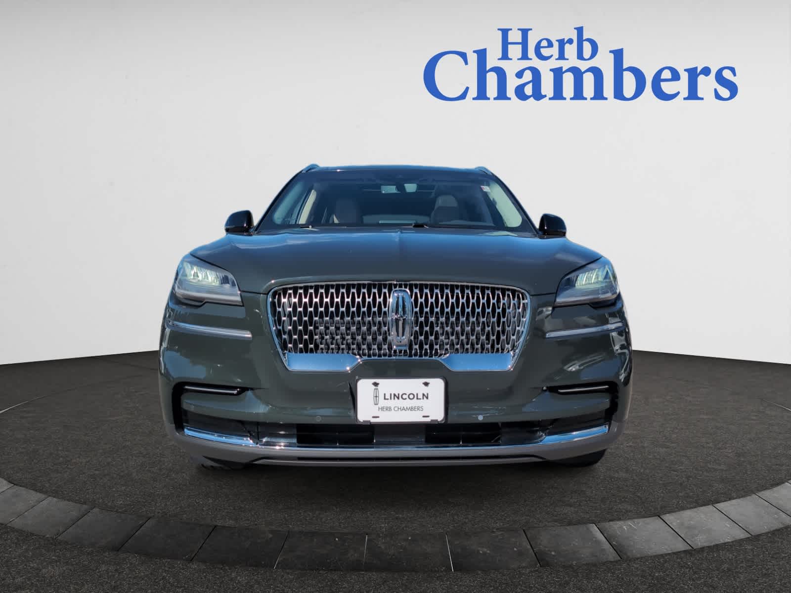 2022 Lincoln Aviator Standard photo 2
