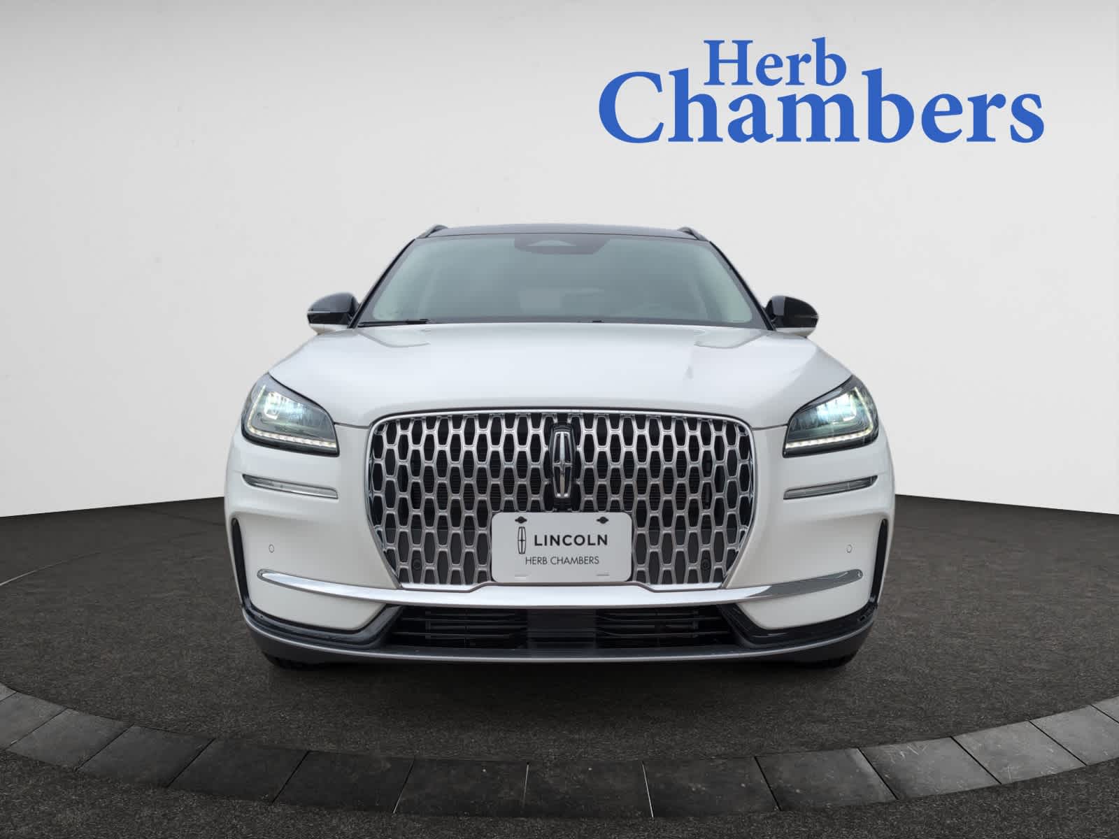 2025 Lincoln Corsair Premiere photo 2