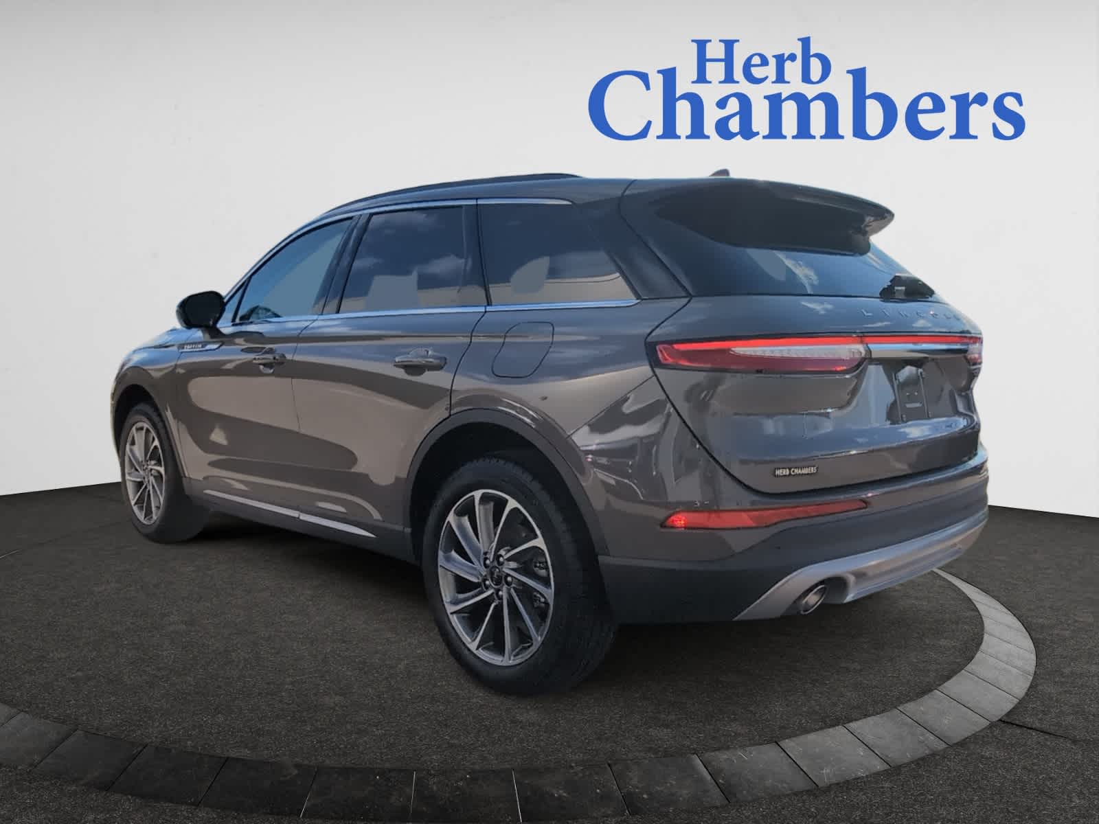 2025 Lincoln Corsair Premiere photo 2