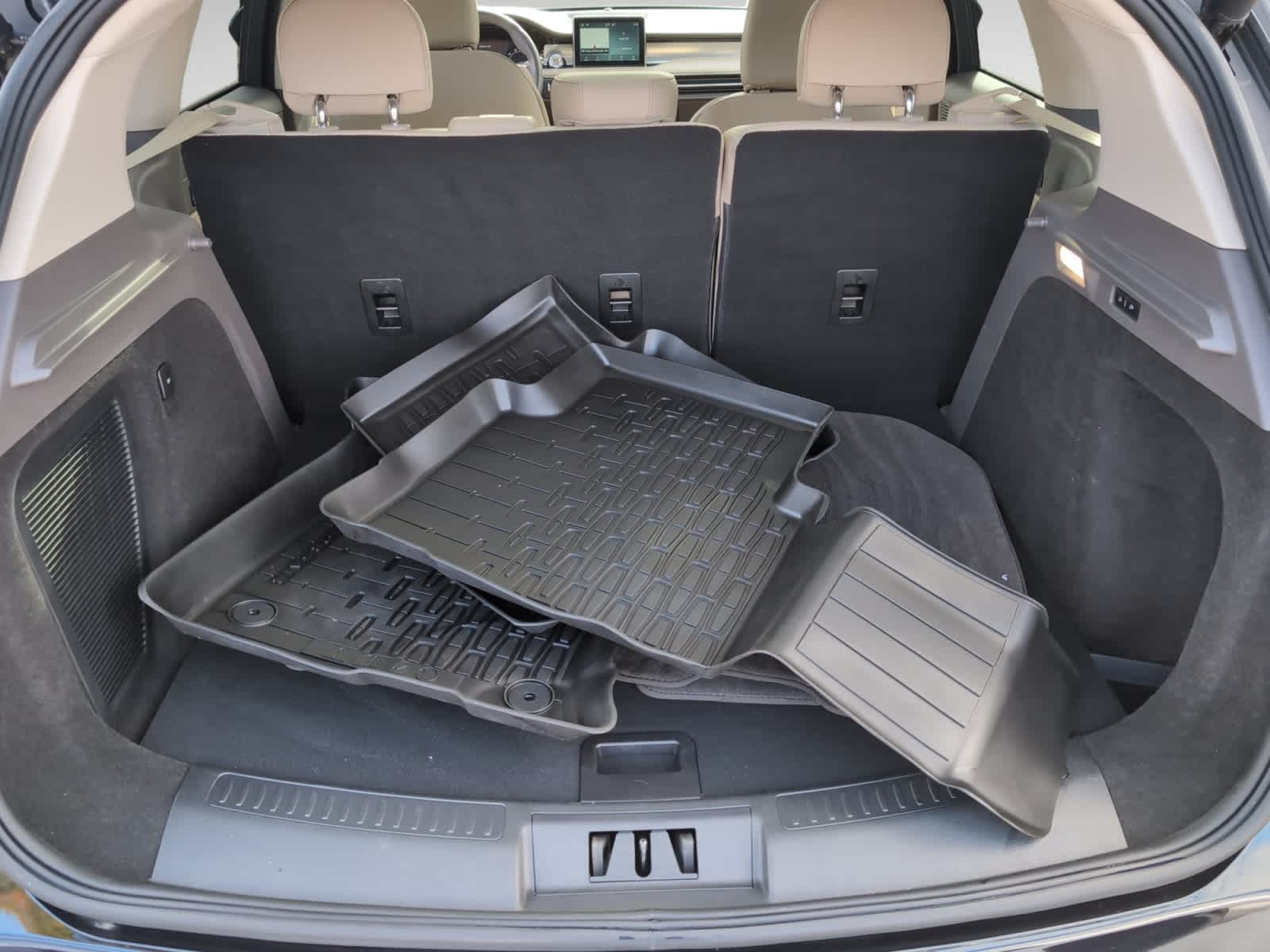 2022 Lincoln Corsair Standard photo 4