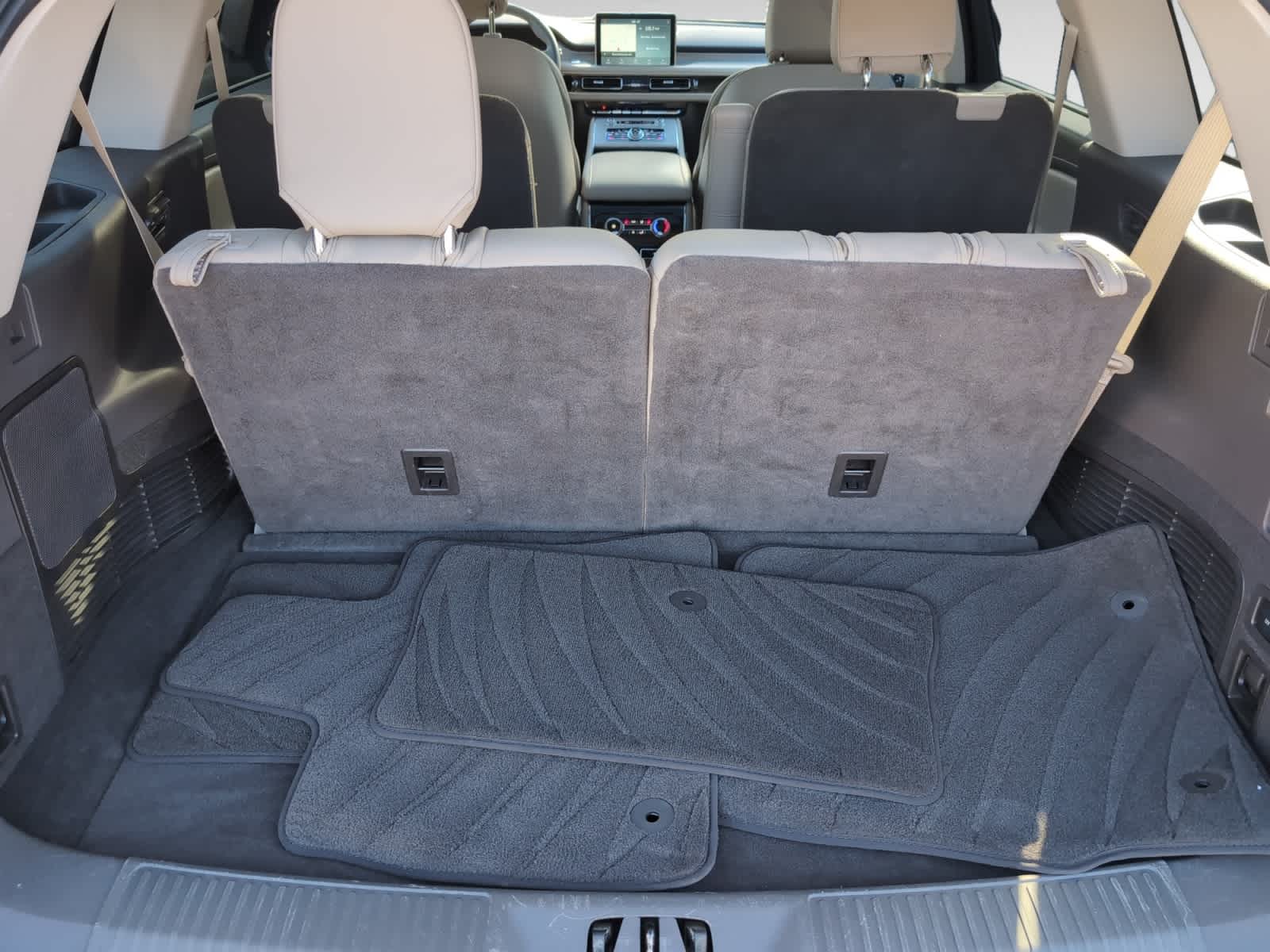 2022 Lincoln Aviator Standard photo 4