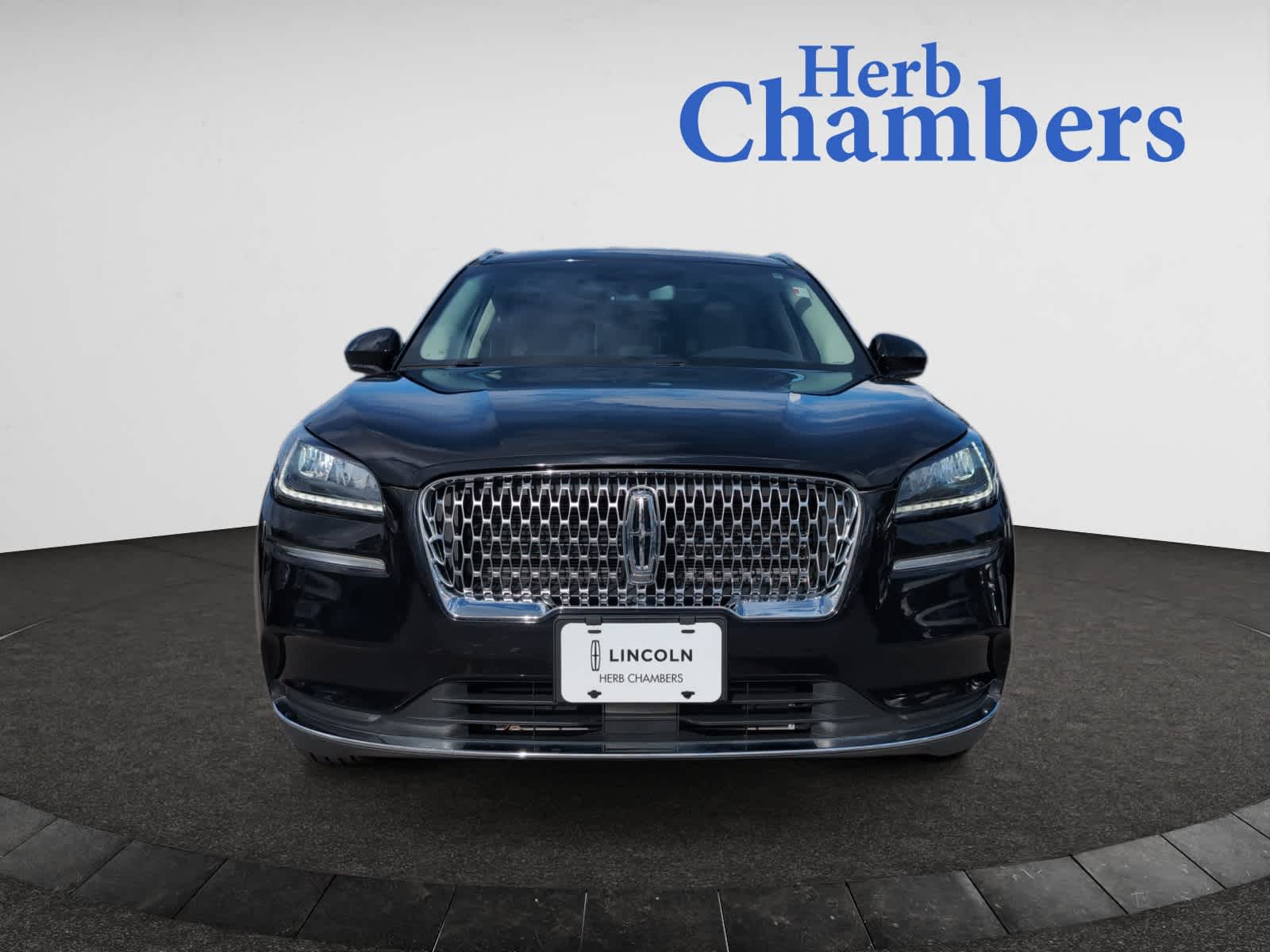 2022 Lincoln Corsair Standard photo 2