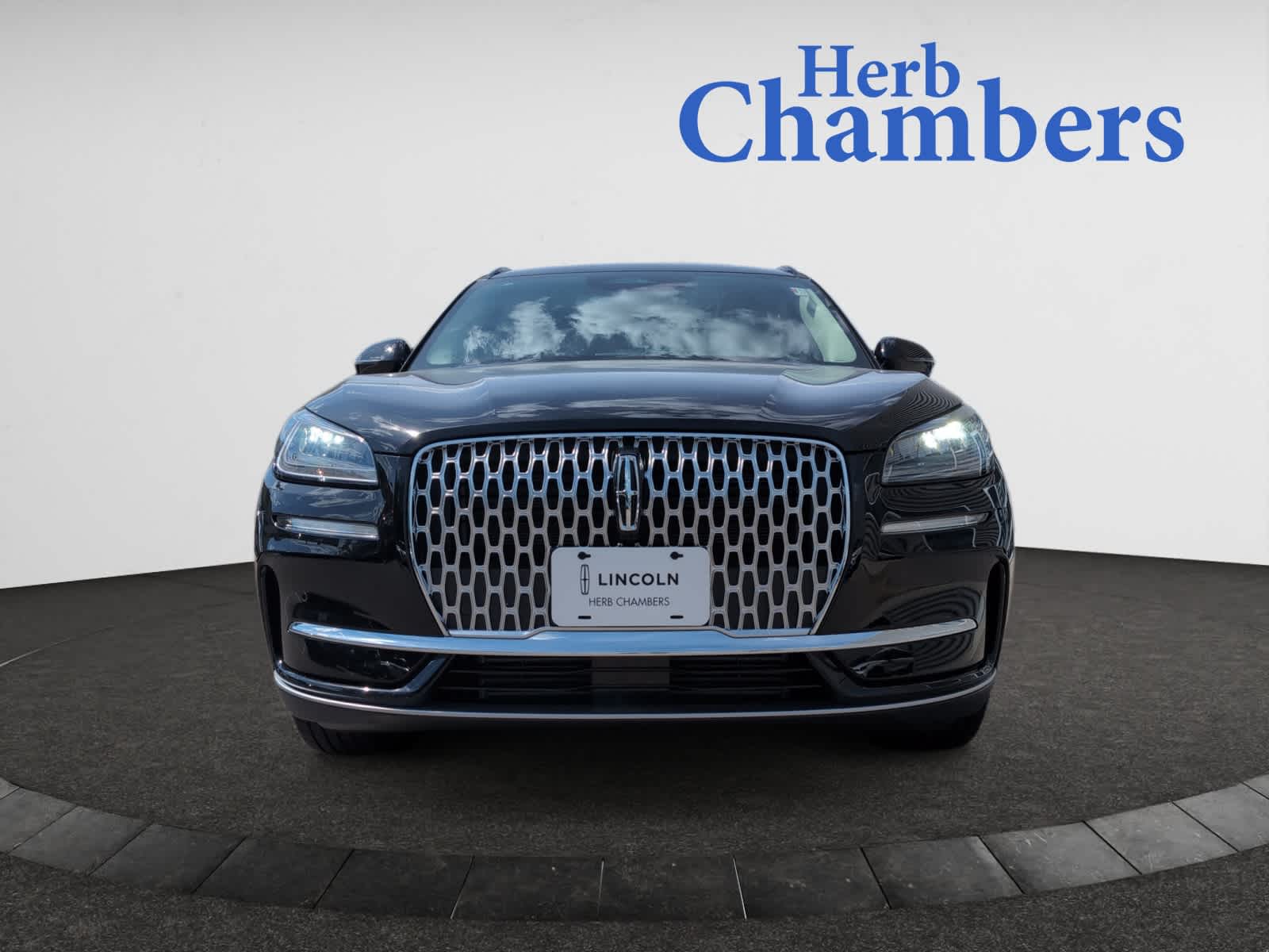 2025 Lincoln Corsair Premiere photo 2