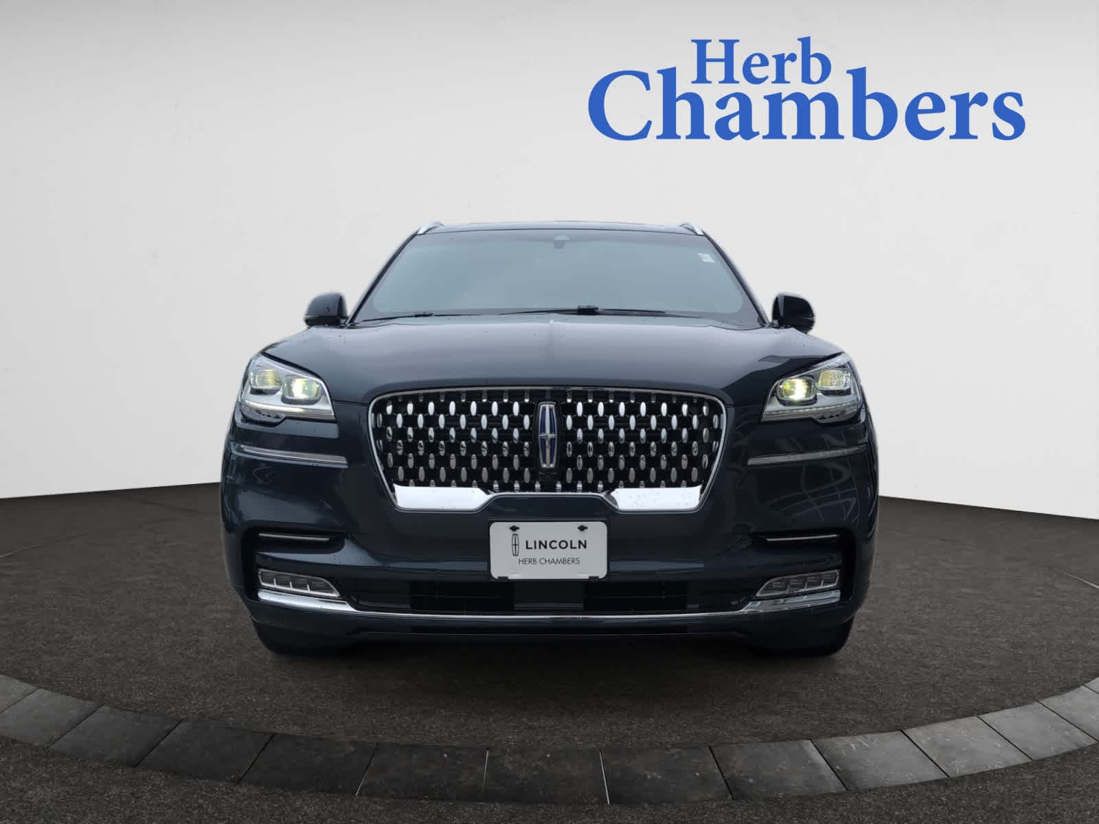2023 Lincoln Aviator Black Label Grand Touring photo 2